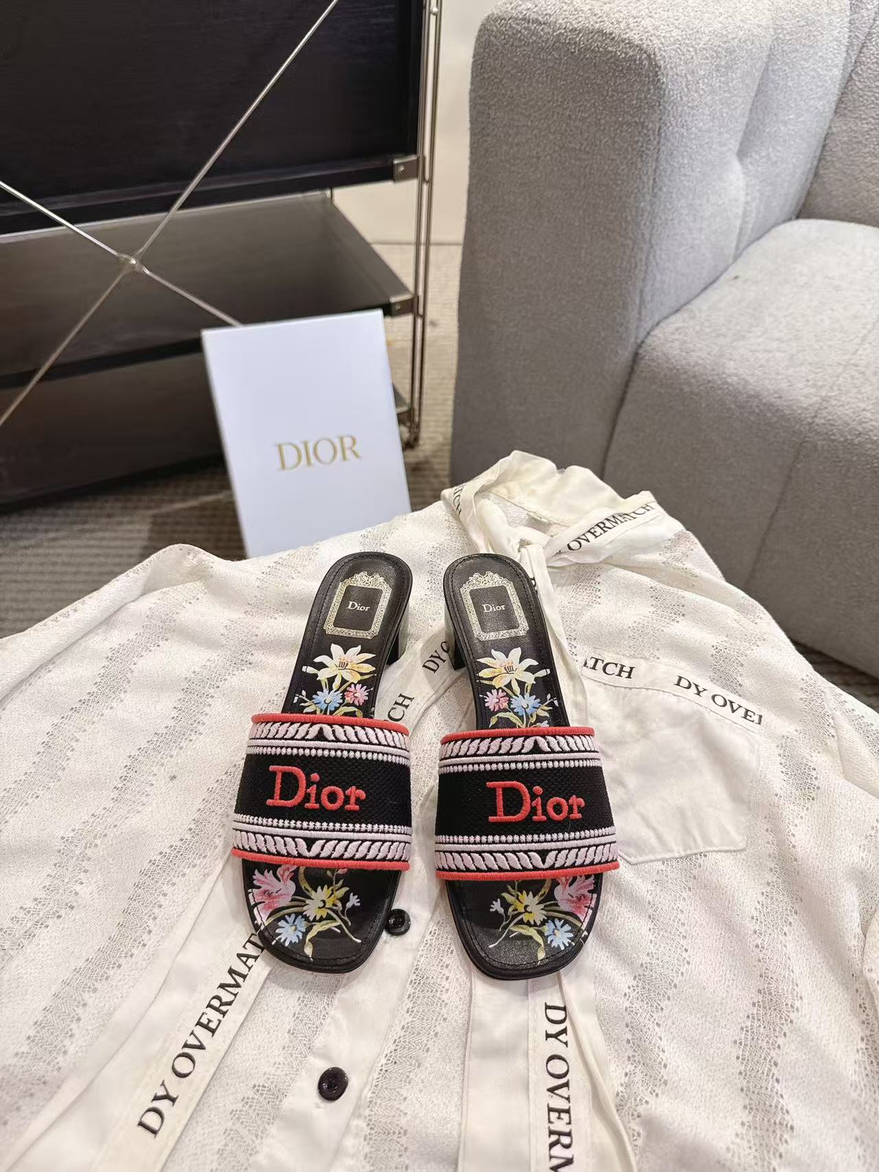 DIOR 高品質刺繍・プリント入り ローヒールシューズ【50％割引+送料無料】