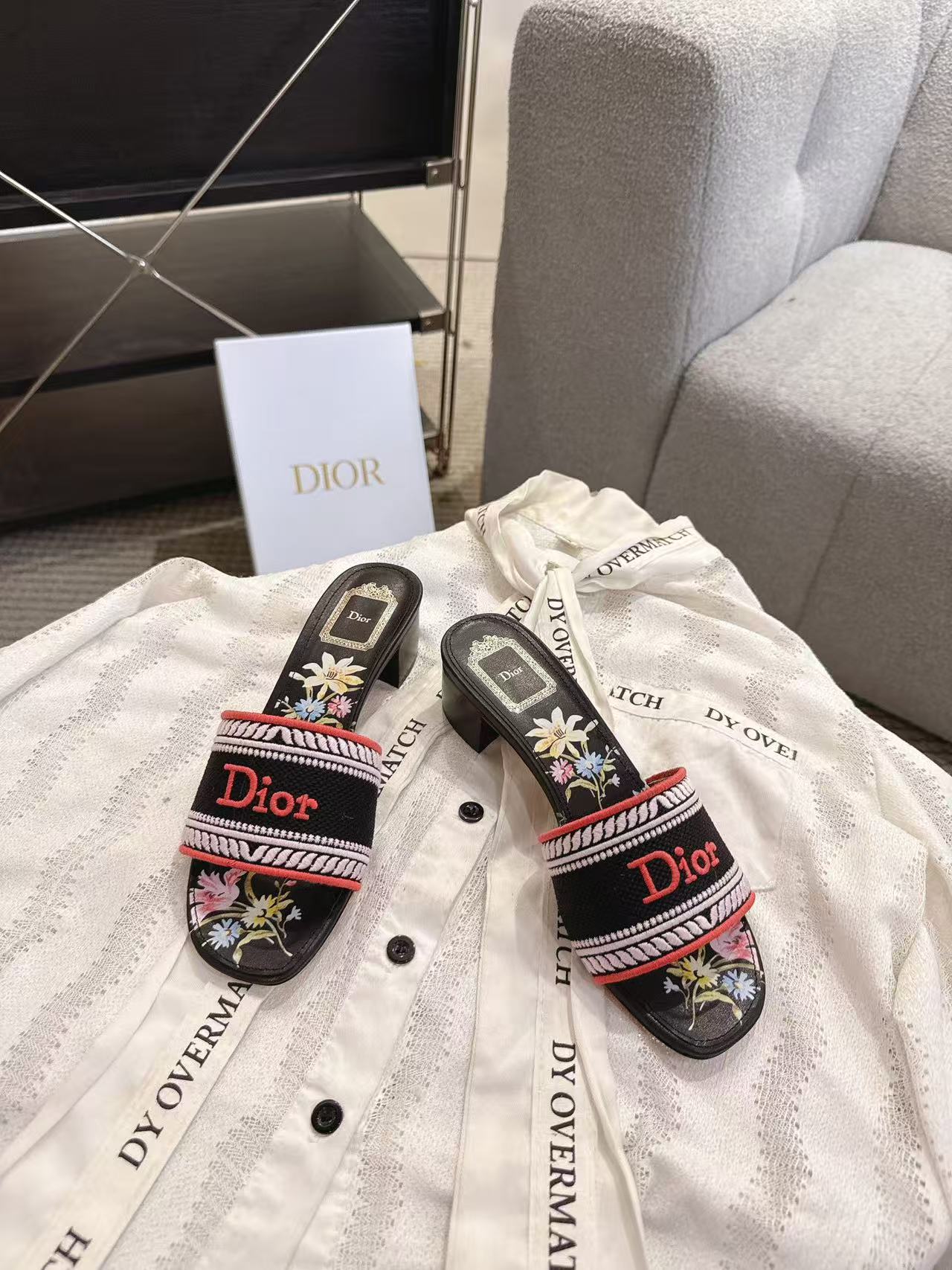 DIOR 高品質刺繍・プリント入り ローヒールシューズ【50％割引+送料無料】