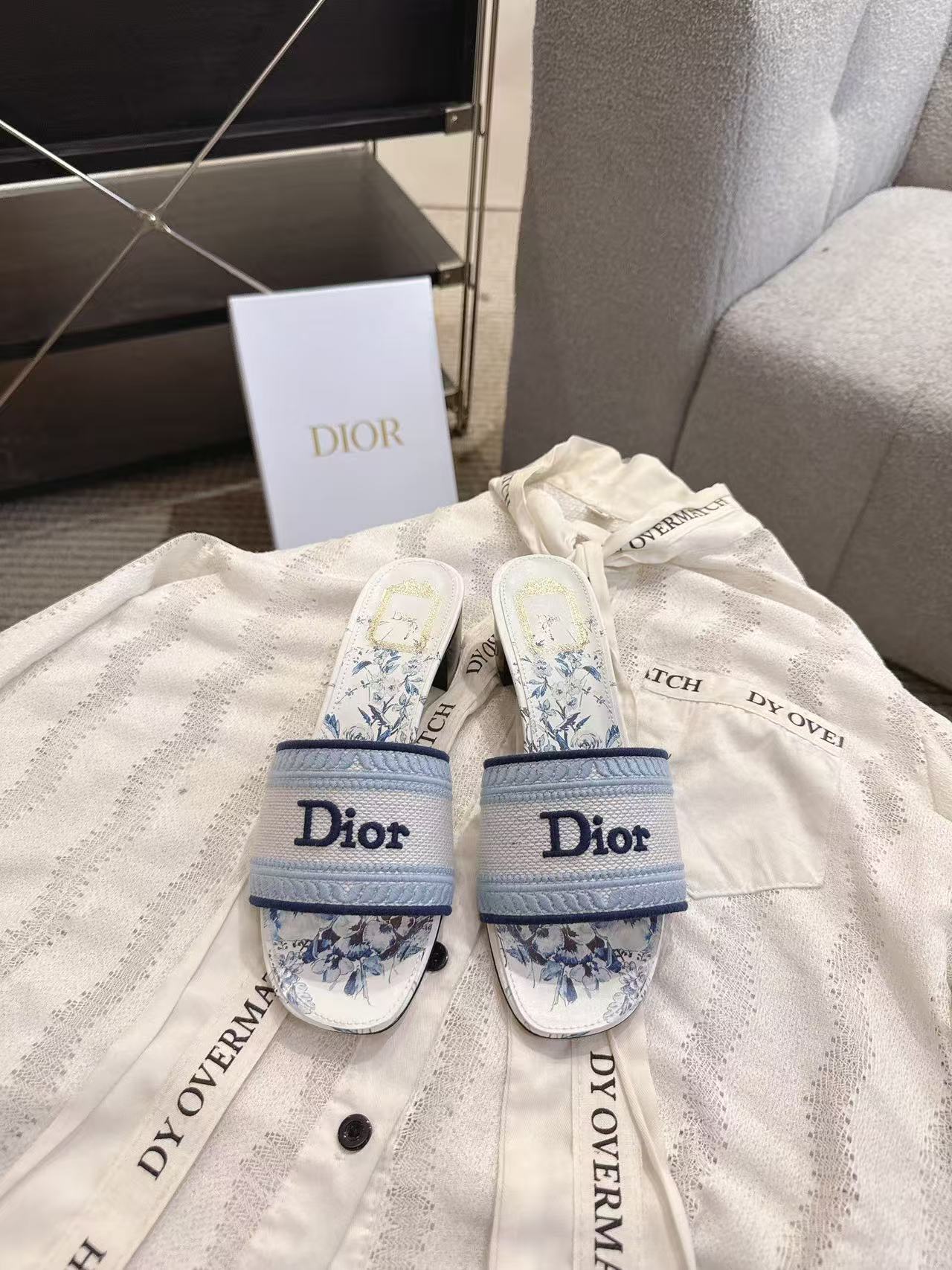 DIOR 高品質刺繍・プリント入り ローヒールシューズ【50％割引+送料無料】