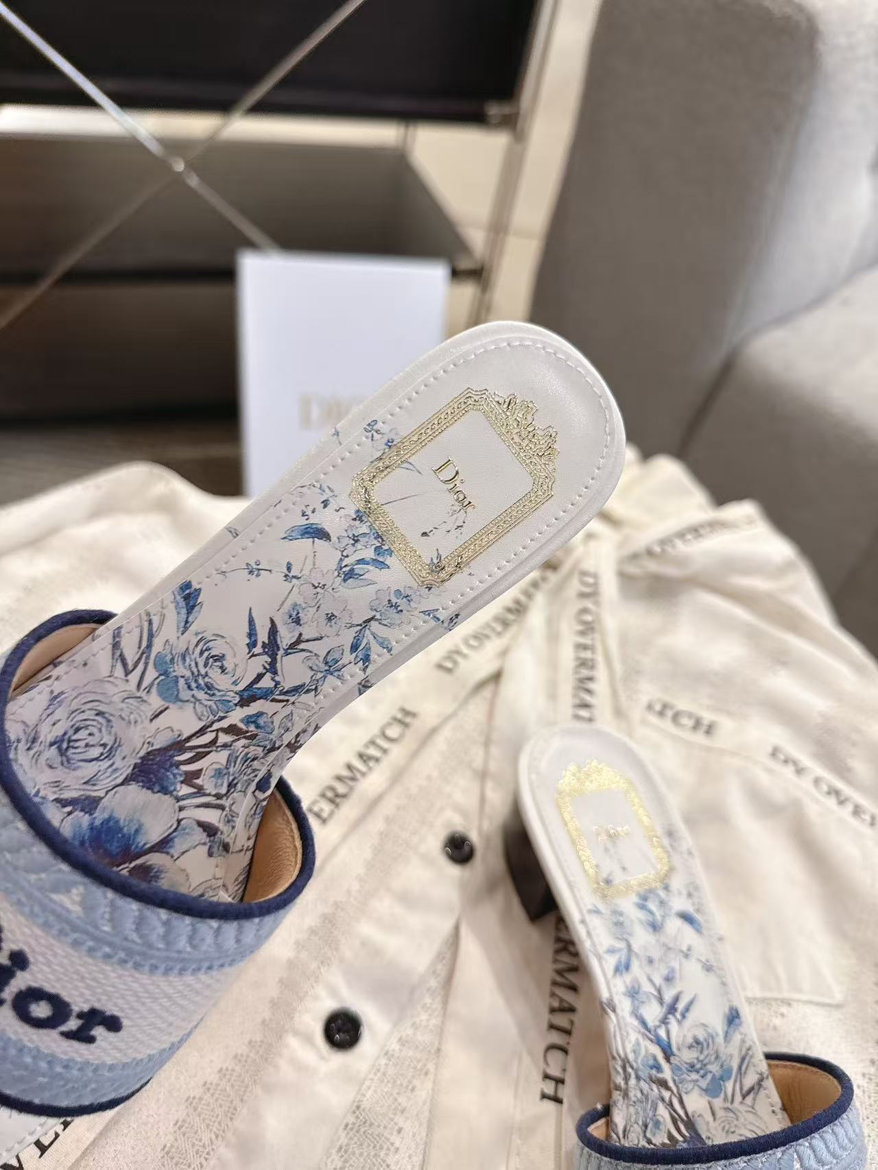 DIOR 高品質刺繍・プリント入り ローヒールシューズ【50％割引+送料無料】
