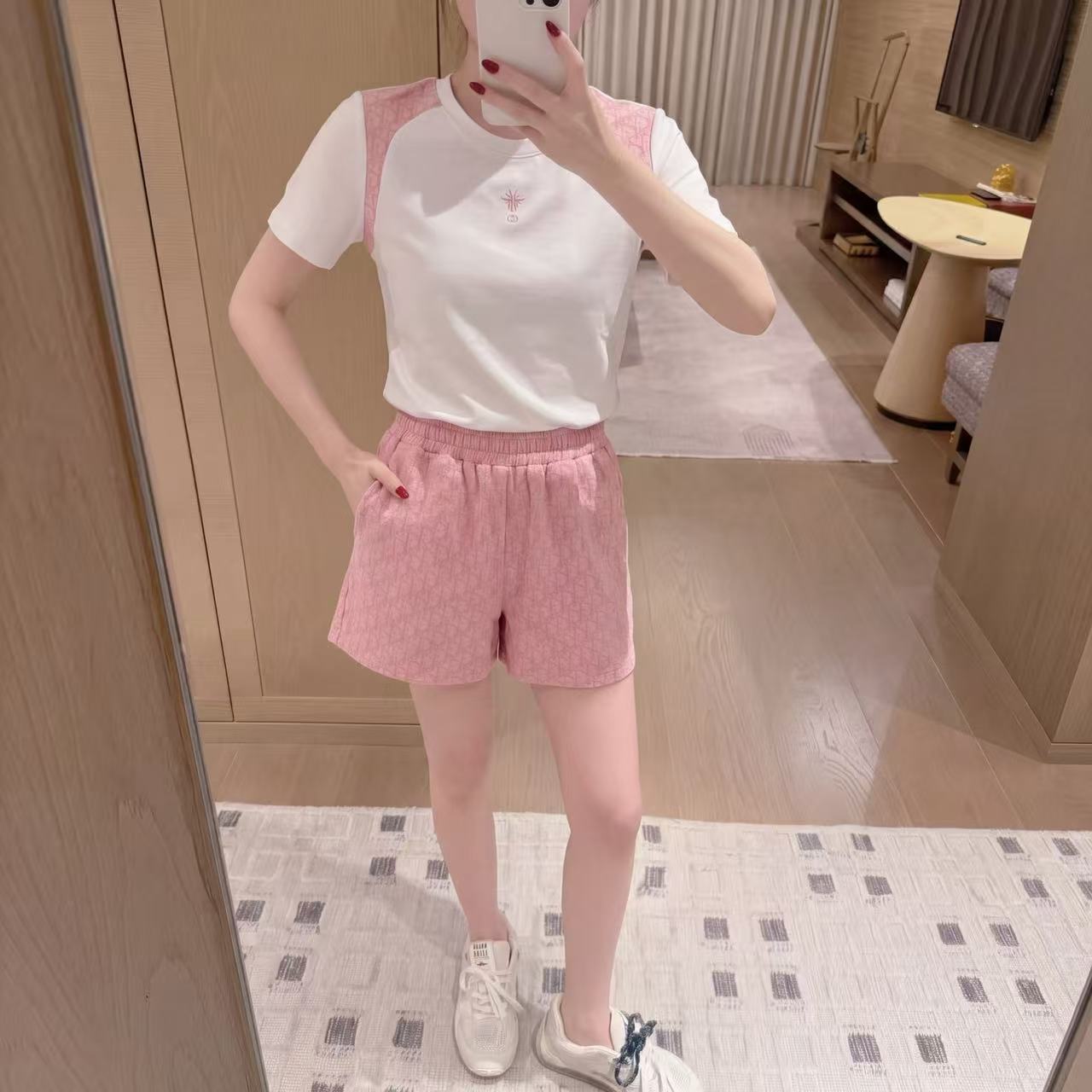 DI0RTシャツとショートパンツのツーピースセット【50％割引+送料無料】