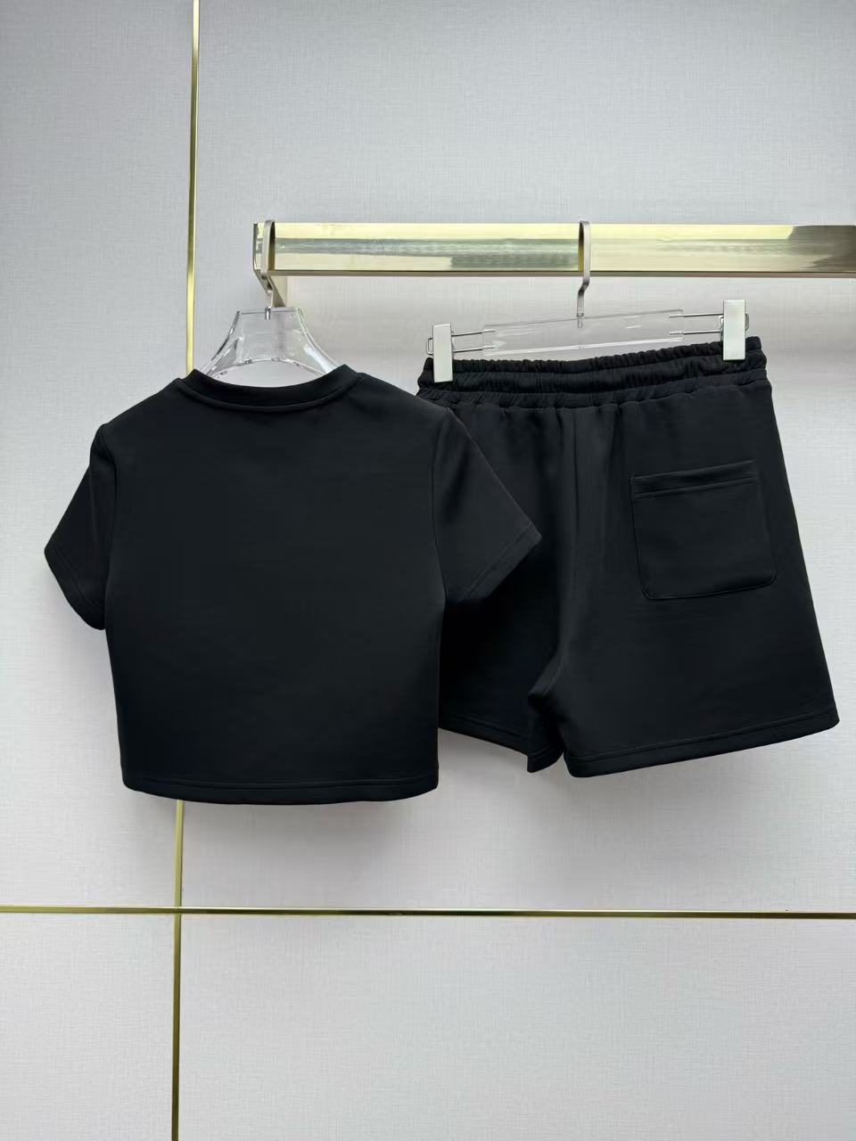 DI0RレターTシャツ＋ショートパンツのツーピースセット【50％割引+送料無料】