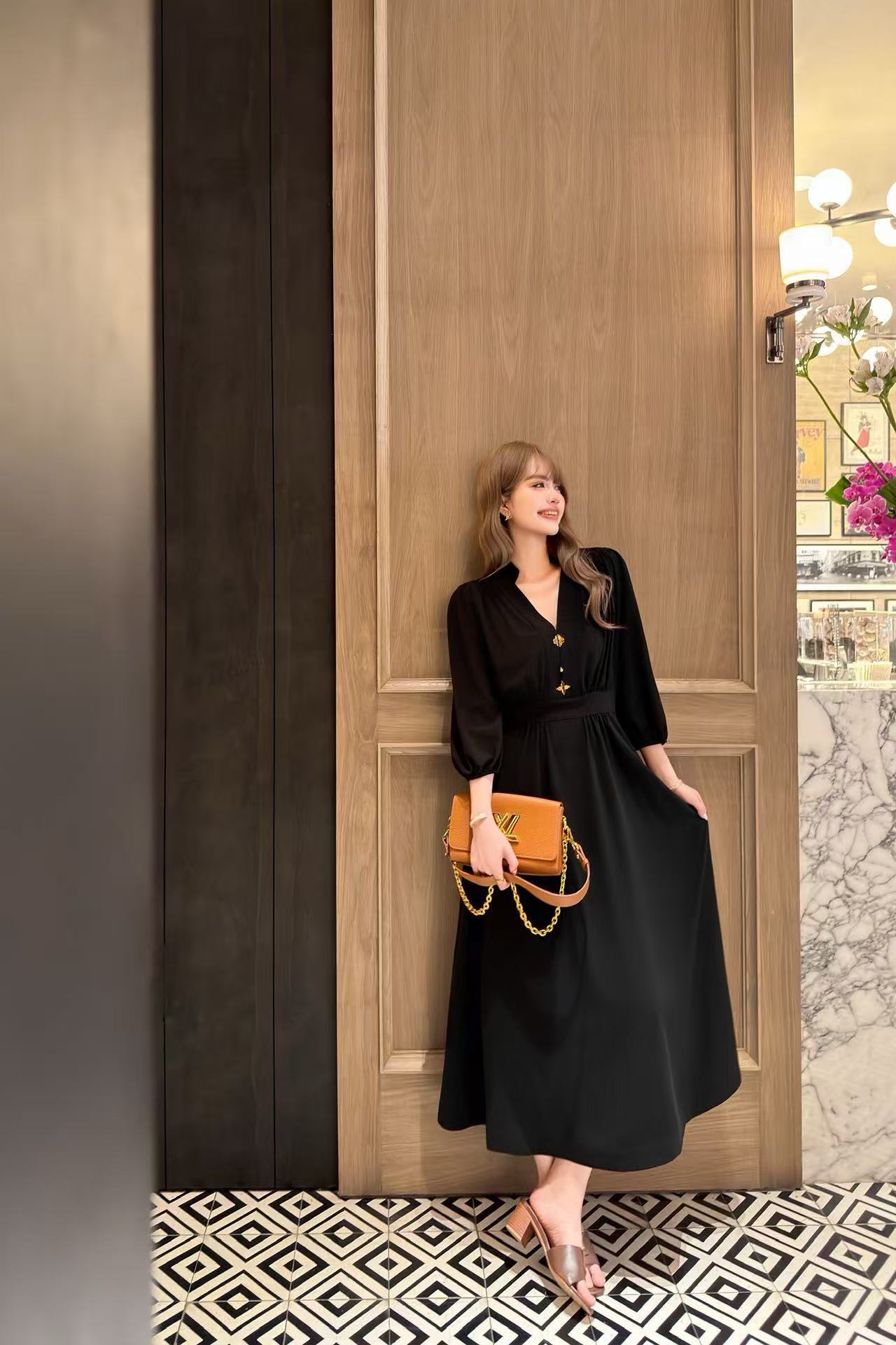 LV 四つ葉のクローバーボタン Vネックドレス【50％割引+送料無料】
