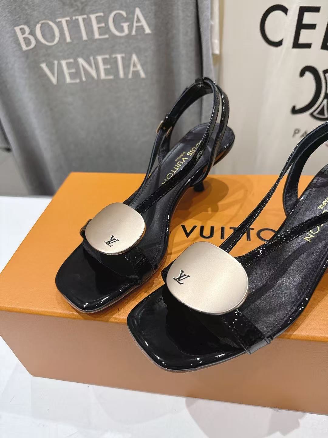 LV高品質の牛革製ローヒールシューズ【50％割引+送料無料】