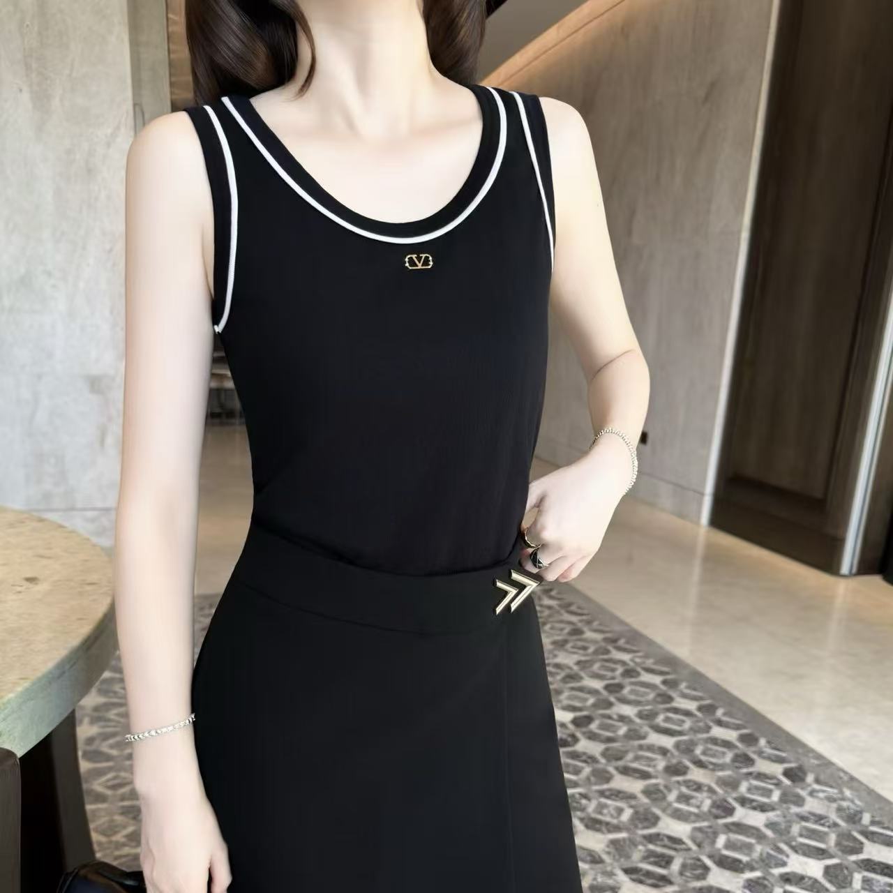 VALENT1NO シンプルベストTシャツ【50％割引+送料無料】