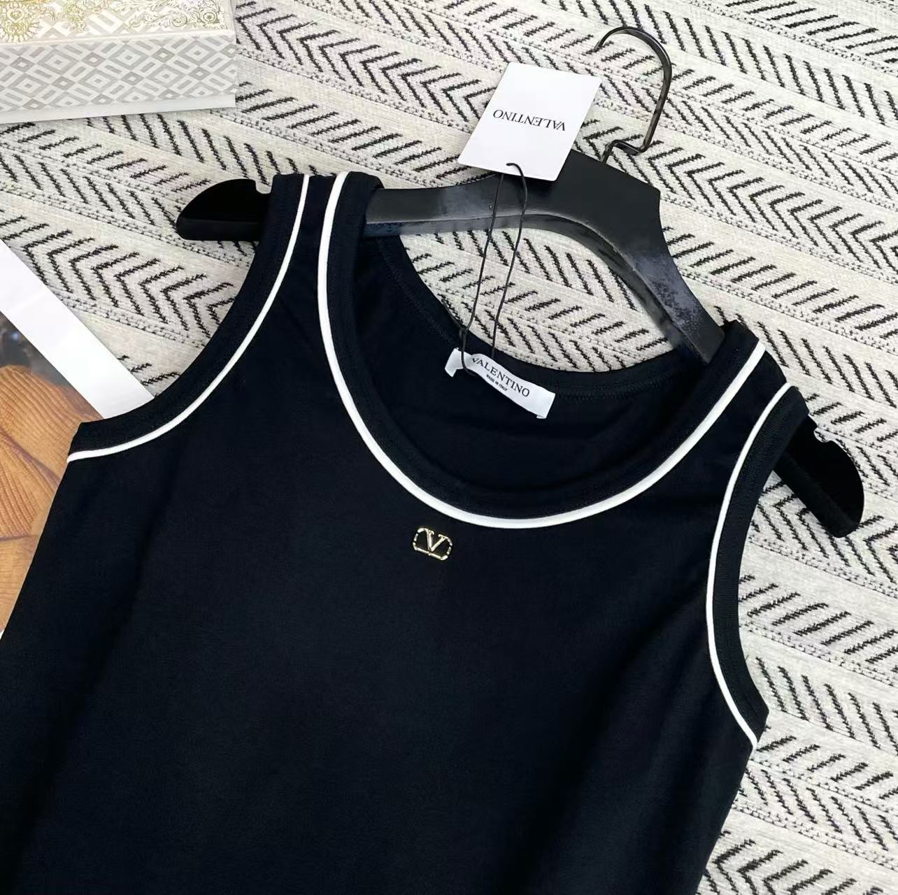 VALENT1NO シンプルベストTシャツ【50％割引+送料無料】