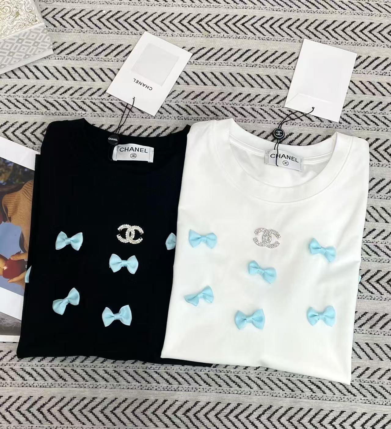 CHANEL 3Dリボン＆ロゴレタリング Tシャツ【50％割引+送料無料】