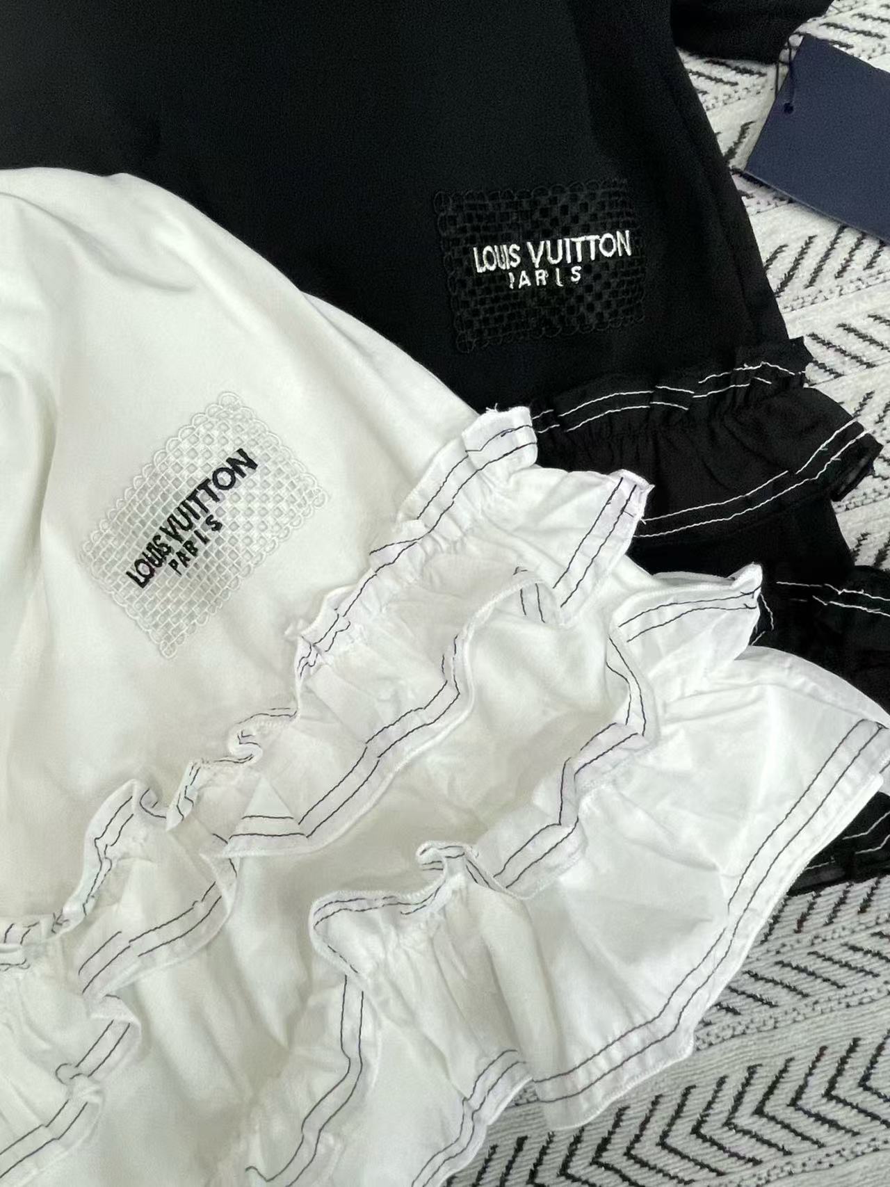 LVレター ラッフルロングTシャツ【50％割引+送料無料】