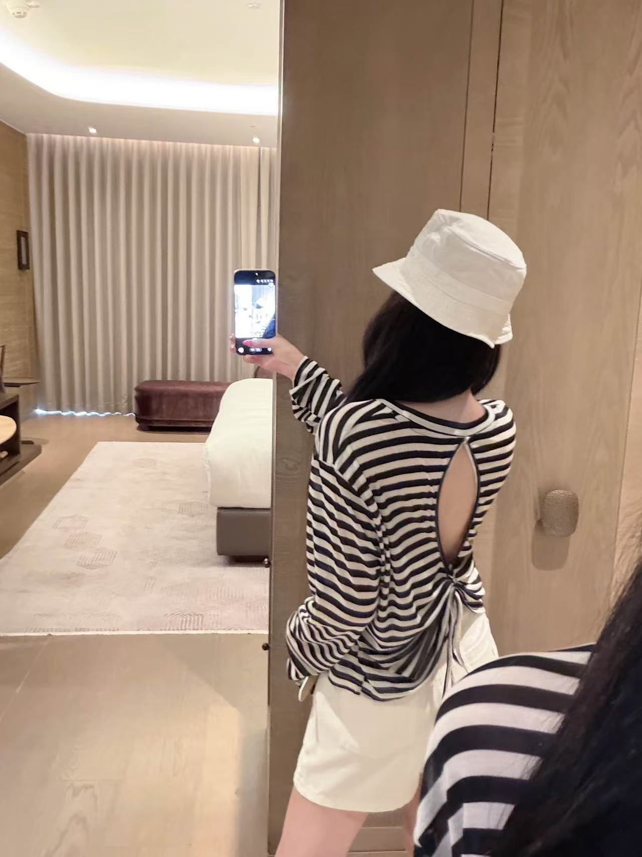 DI0Rストライプ文字入り日焼け防止Tシャツ【50％割引+送料無料】