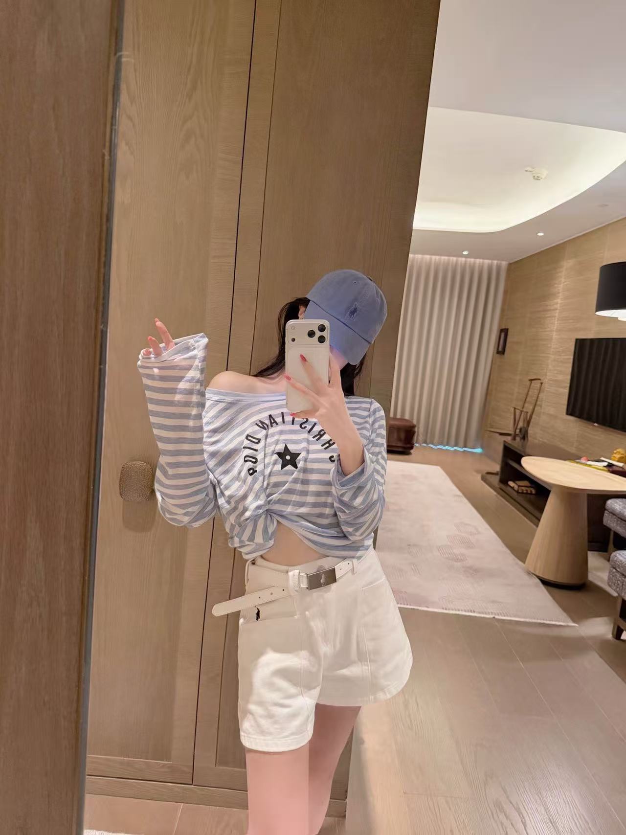 DI0Rストライプ文字入り日焼け防止Tシャツ【50％割引+送料無料】
