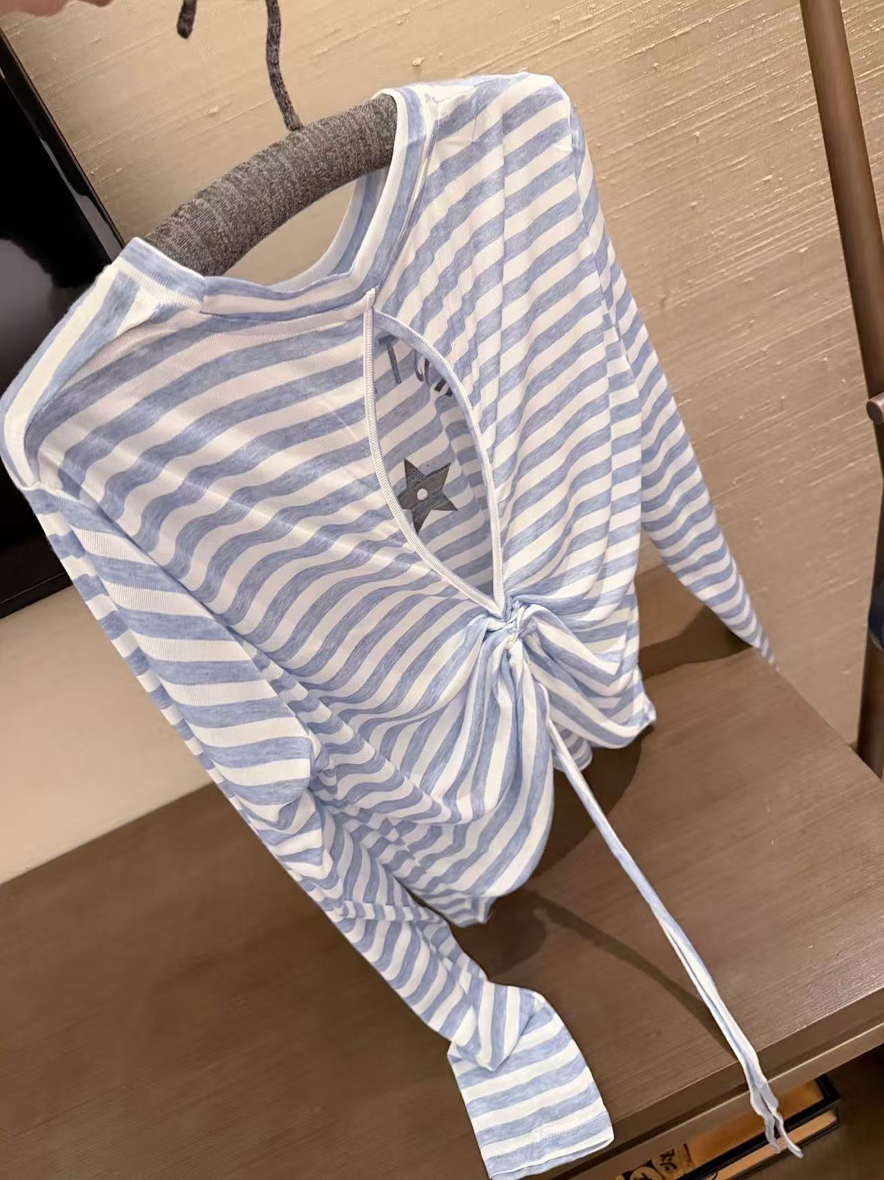 DI0Rストライプ文字入り日焼け防止Tシャツ【50％割引+送料無料】
