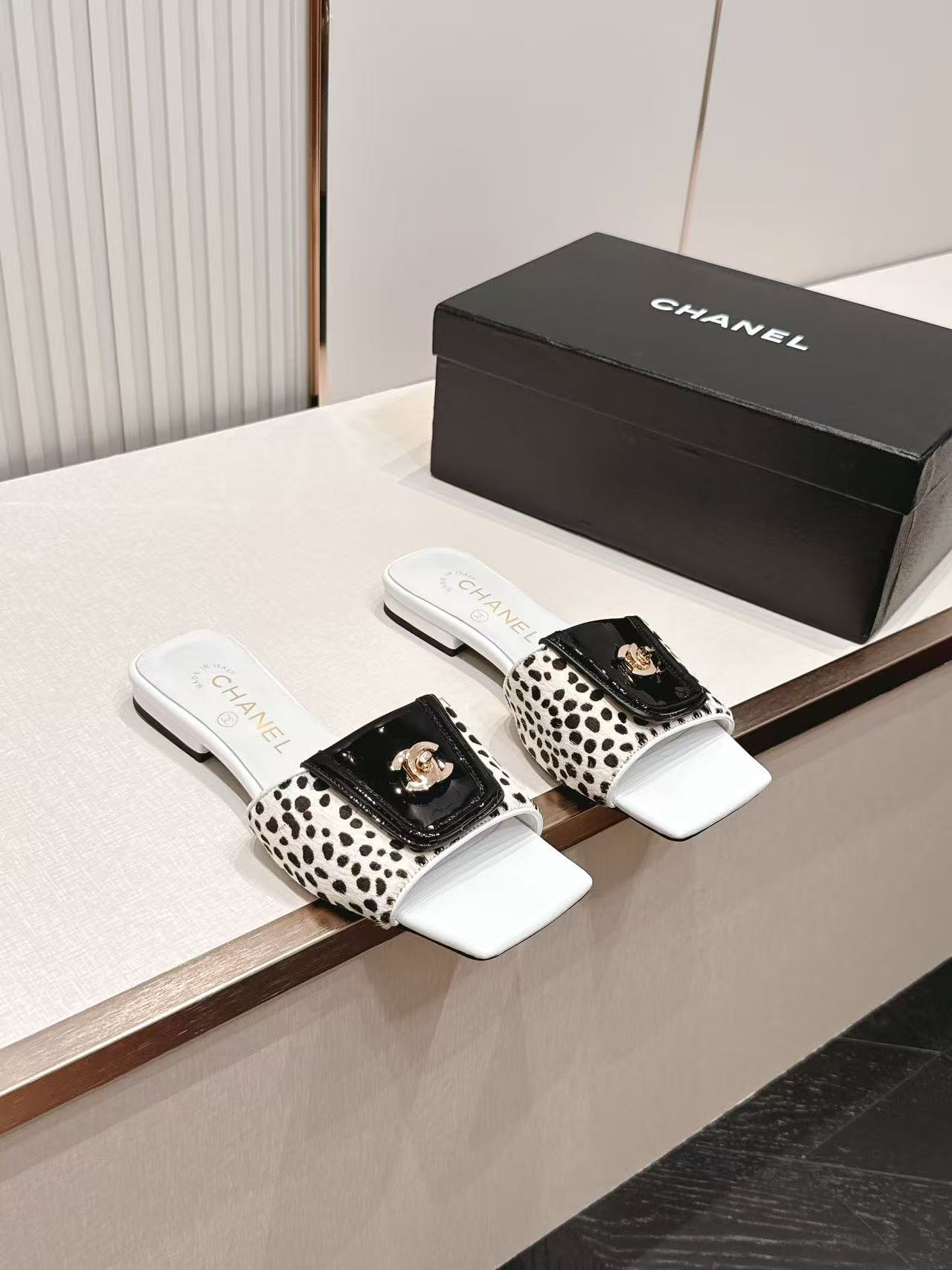 CHANE1 高品質ダブルCバックルスリッパ【50％割引+送料無料】