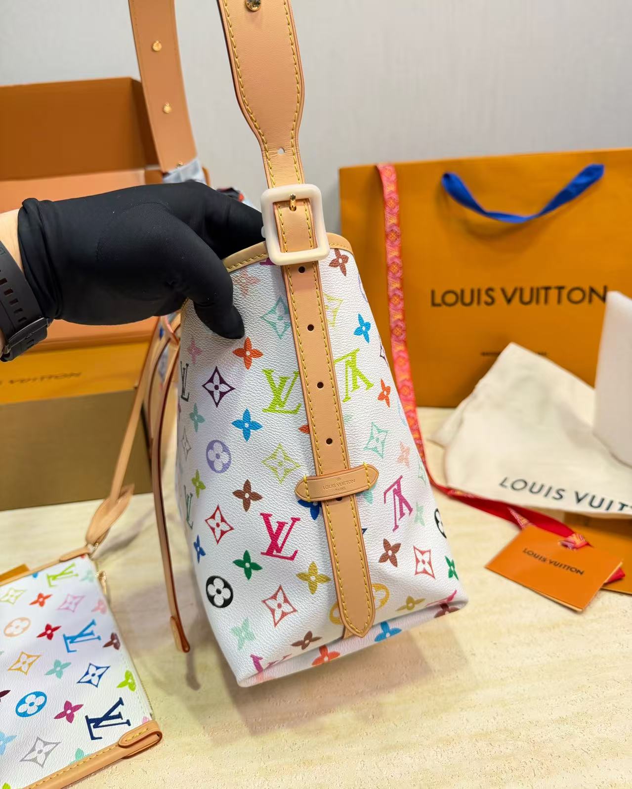 LVプリント柄の脇下バッグ【50％割引+送料無料】