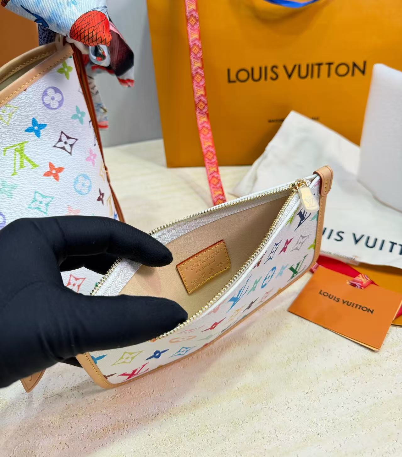 LVプリント柄の脇下バッグ【50％割引+送料無料】