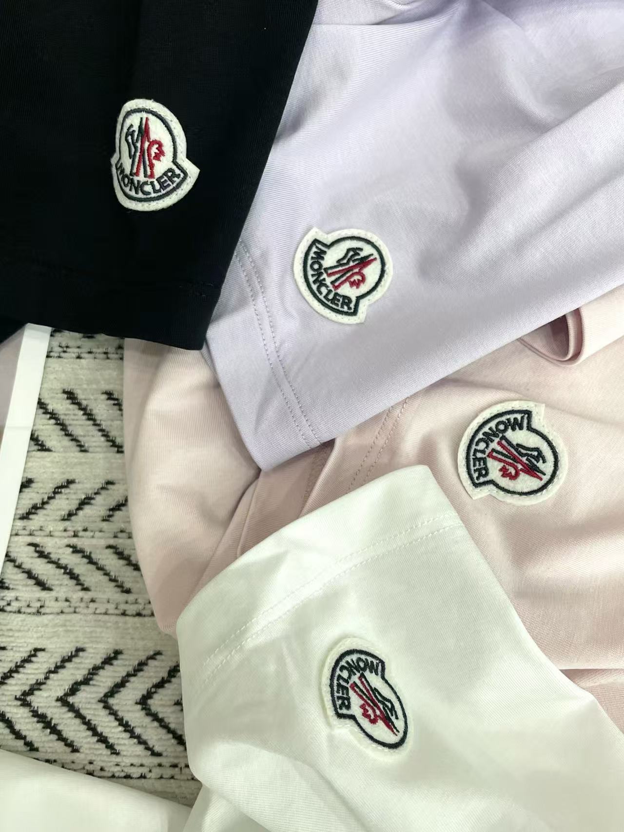M0NCLER シンプルロゴTシャツ【50％割引+送料無料】