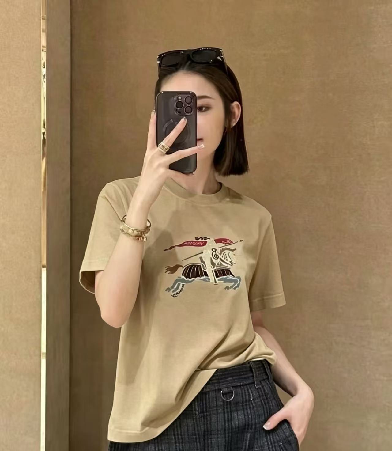 BUR8ERRY ウォーホース Tシャツ【50％割引+送料無料】