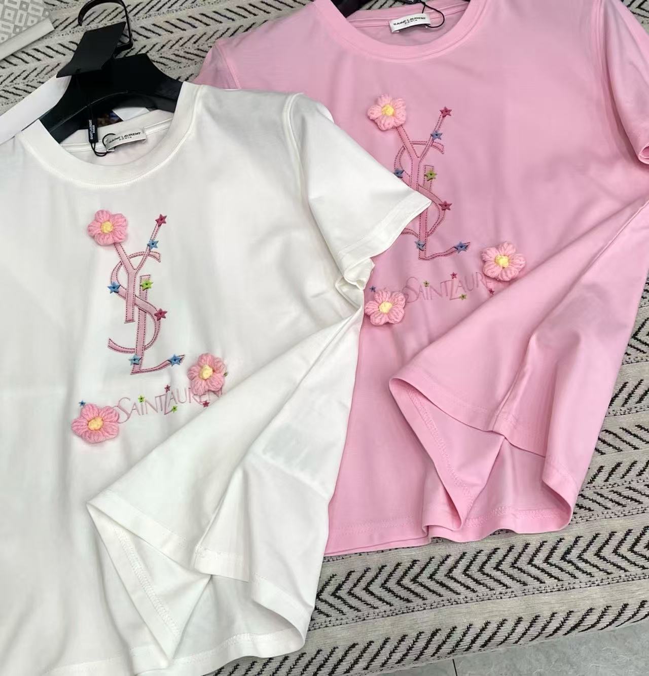 YSL刺繍ロゴ入りフラワーTシャツ【50％割引+送料無料】