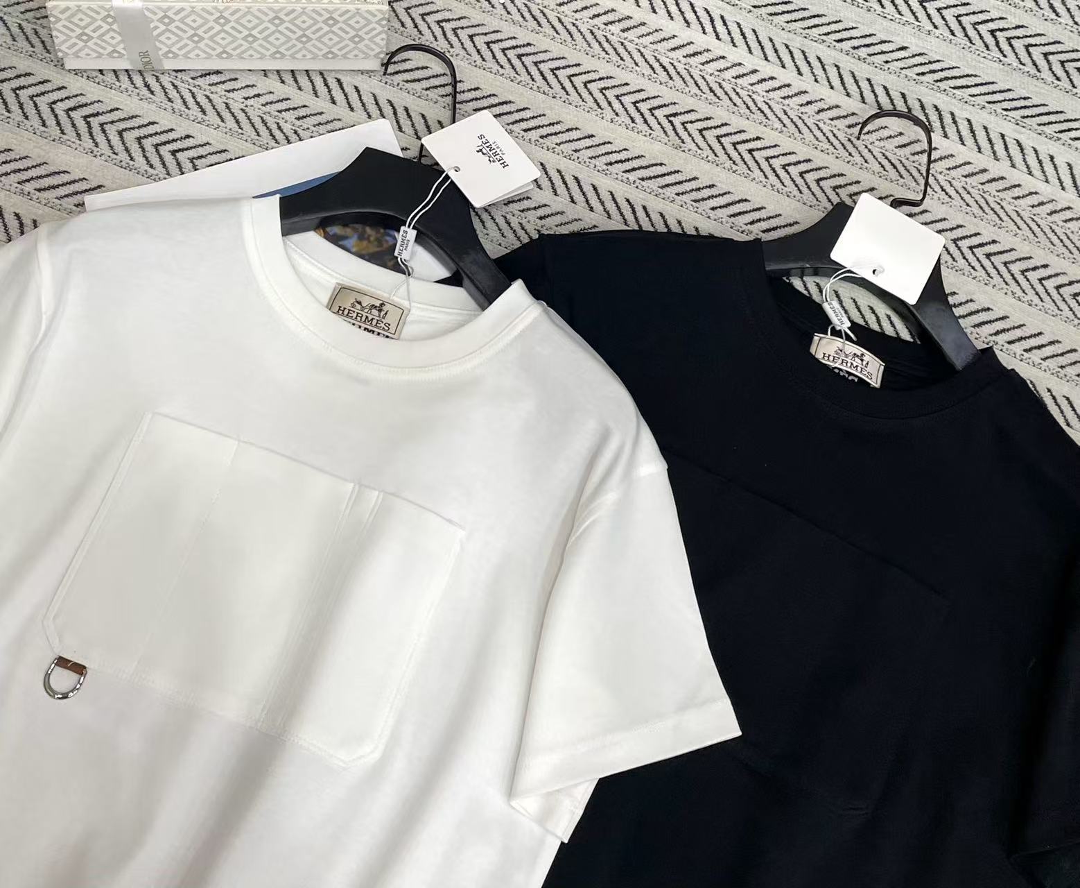 HERME5シンプルな正方形のTシャツ【50％割引+送料無料】