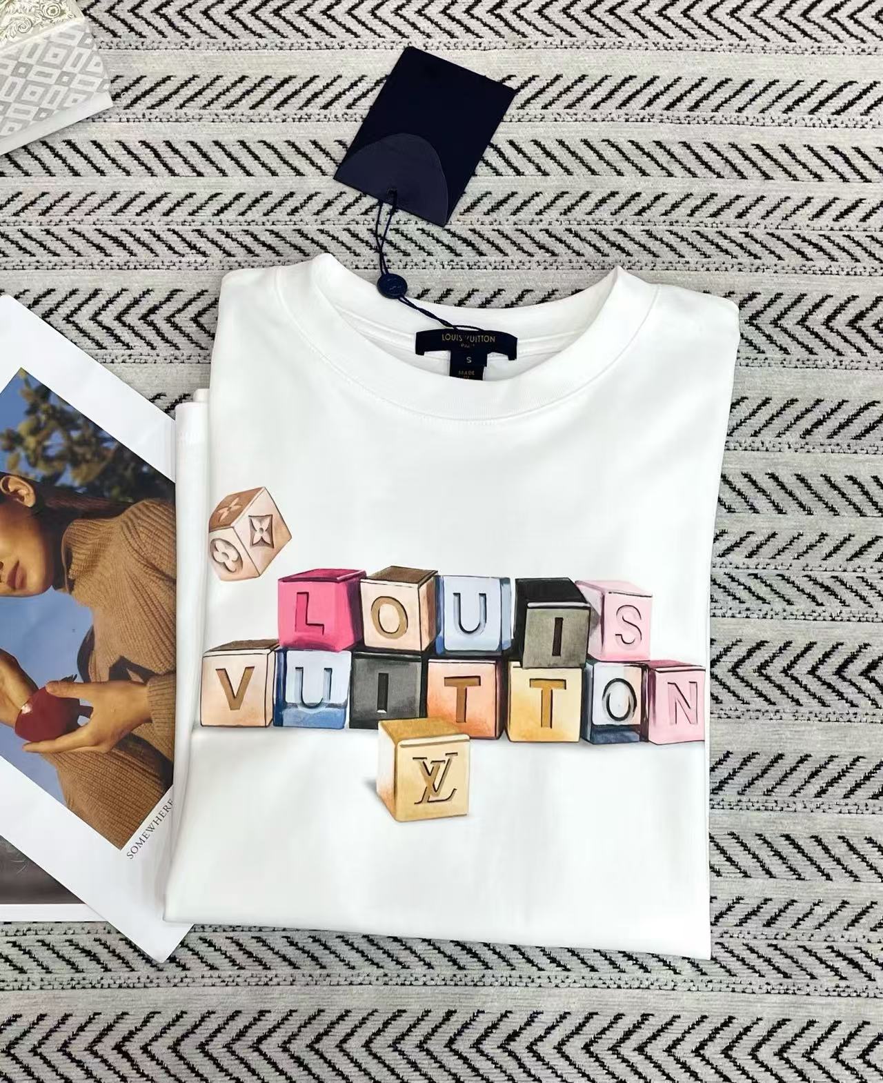LVカラフルな文字Tシャツ【50％割引+送料無料】