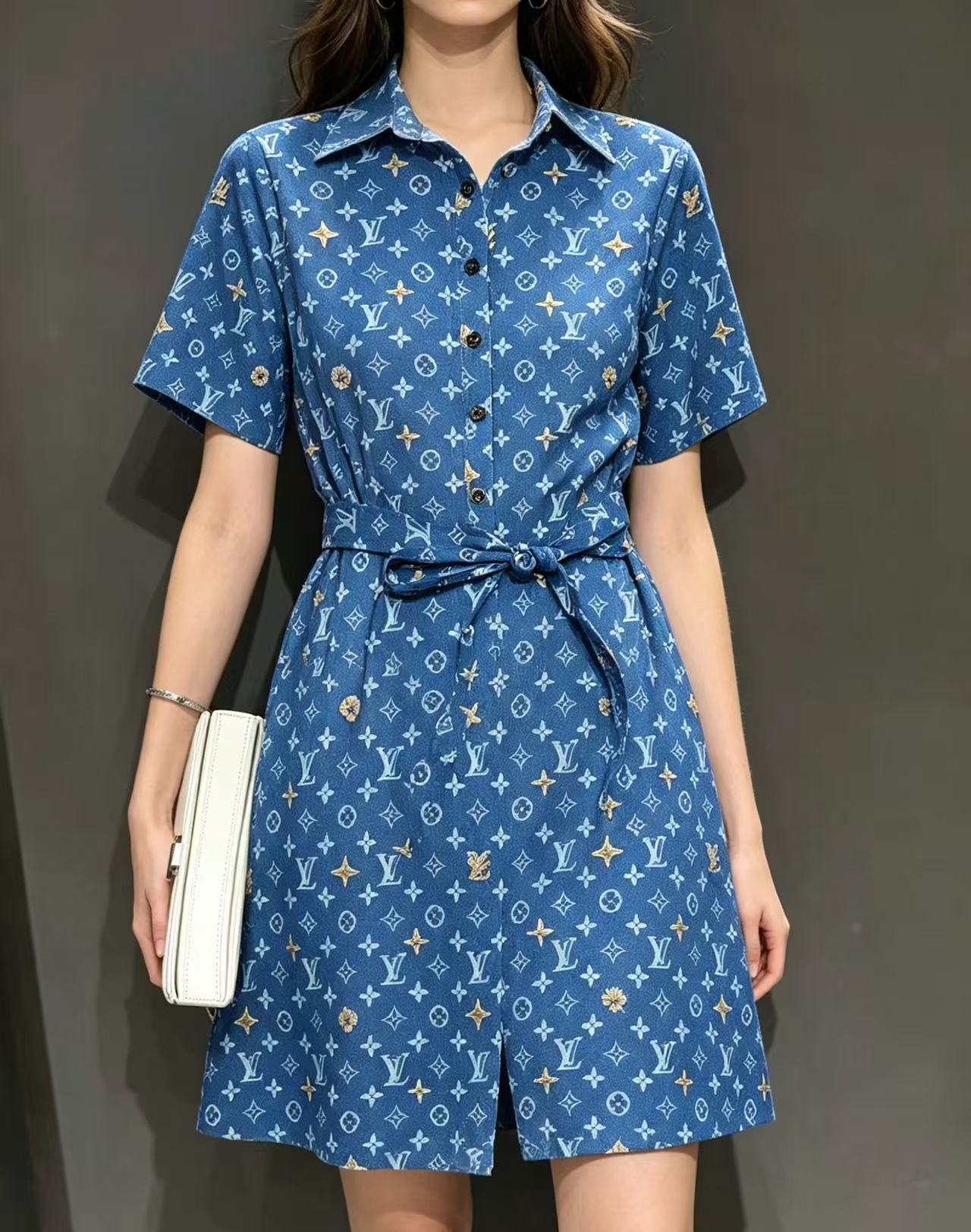 LVプリント柄の半袖ワンピース【50％割引+送料無料】