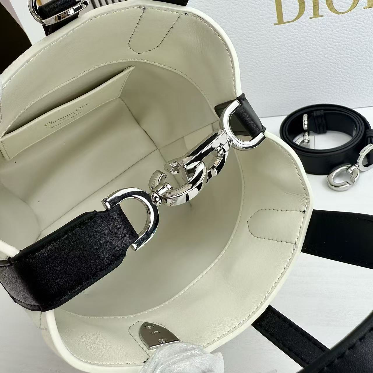 DI0R牛革ハンドバッグ【50％割引+送料無料】