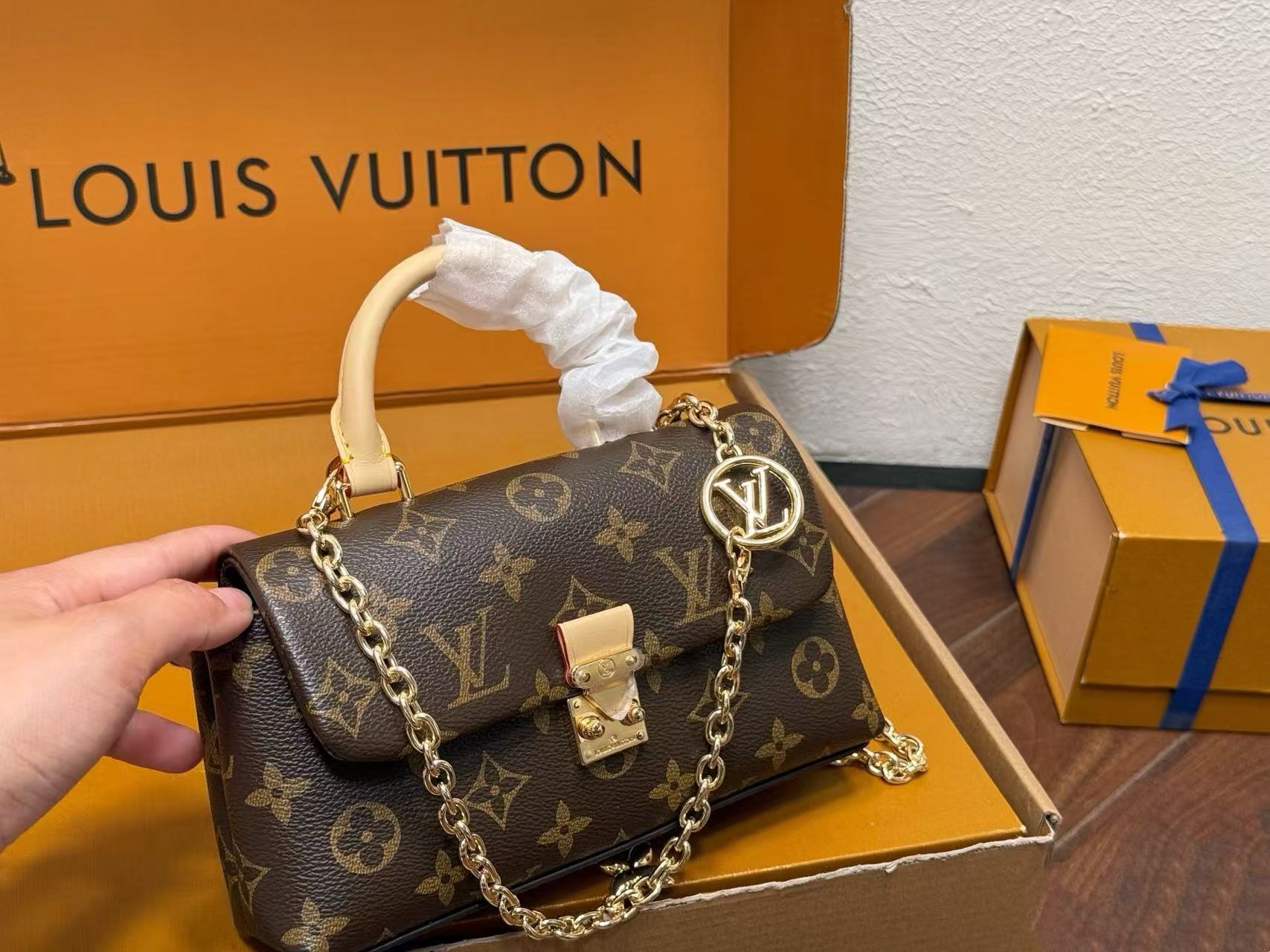 LV Madeleine nanoハンドバッグ【50％割引+送料無料】