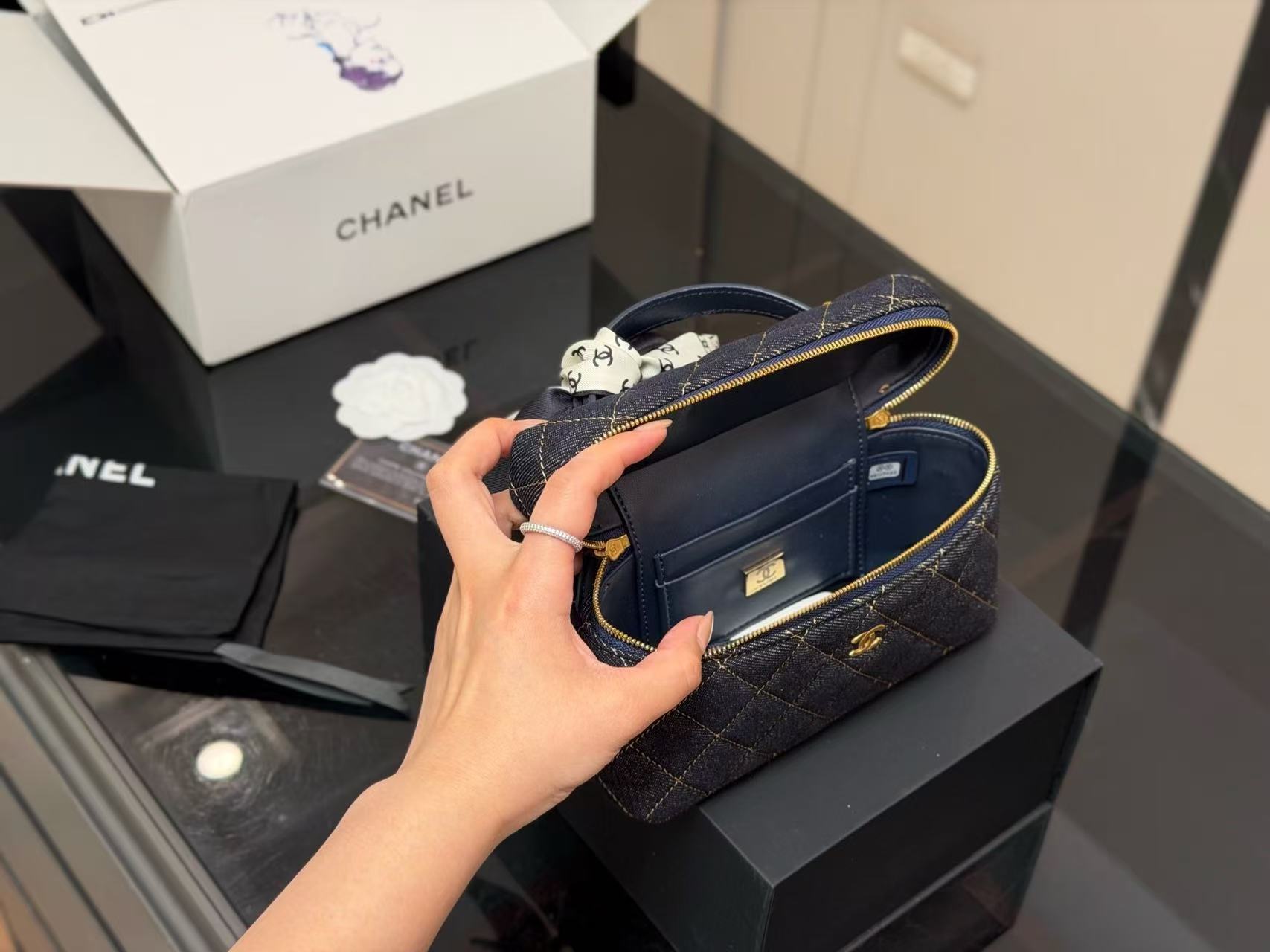 CHANE1 ダブルCチェーンジッパーデニムバッグ【50％割引+送料無料】