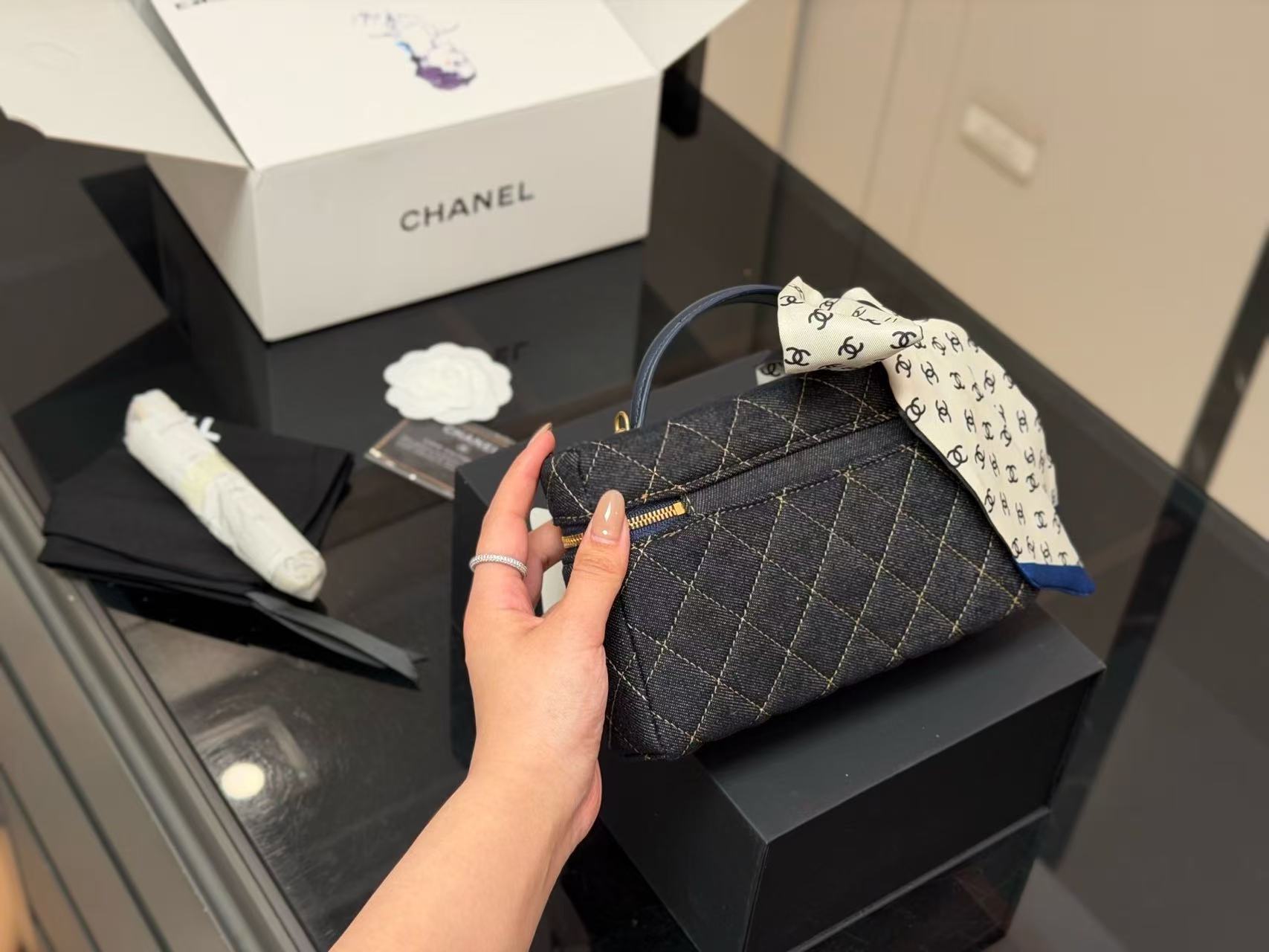 CHANE1 ダブルCチェーンジッパーデニムバッグ【50％割引+送料無料】
