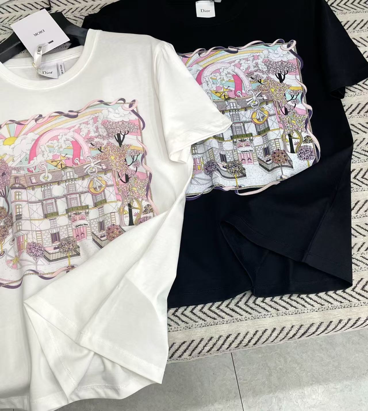 DI0Rプリント入り城柄Tシャツ【50％割引+送料無料】