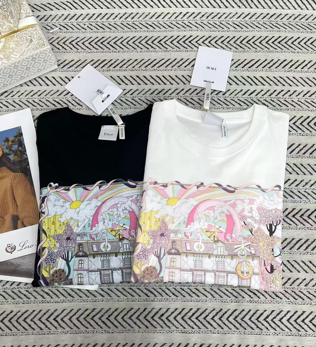 DI0Rプリント入り城柄Tシャツ【50％割引+送料無料】