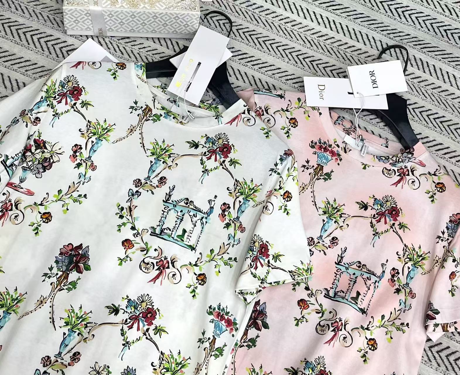 DI0RプリントTシャツ【50％割引+送料無料】