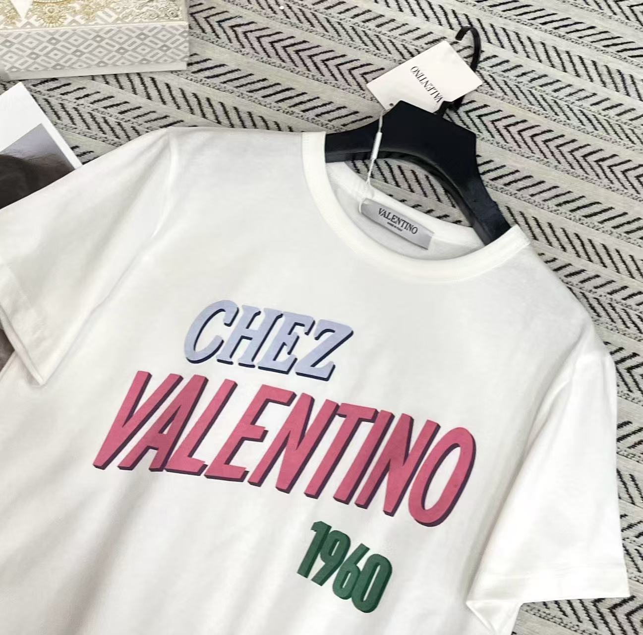 VALENT1NO レターTシャツ【50％割引+送料無料】