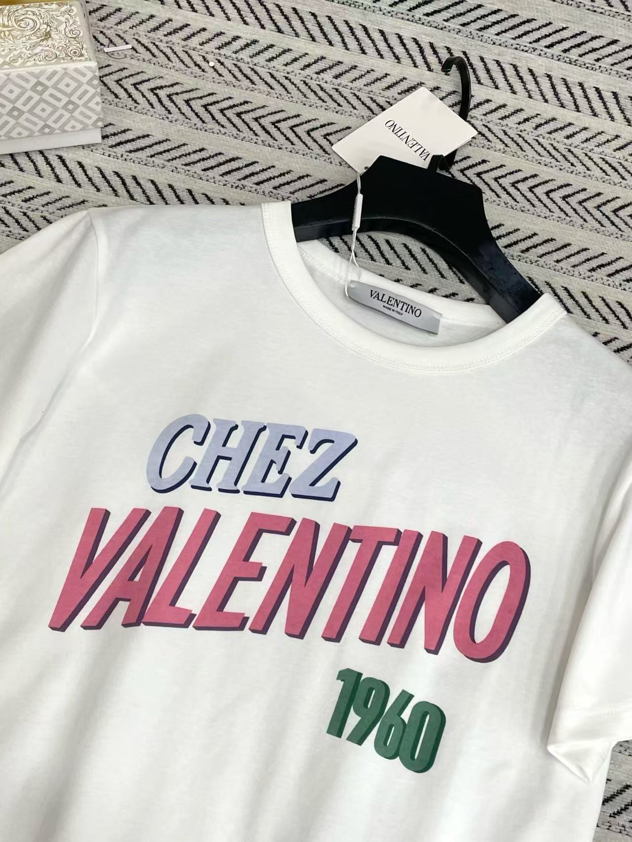 VALENT1NO レターTシャツ【50％割引+送料無料】