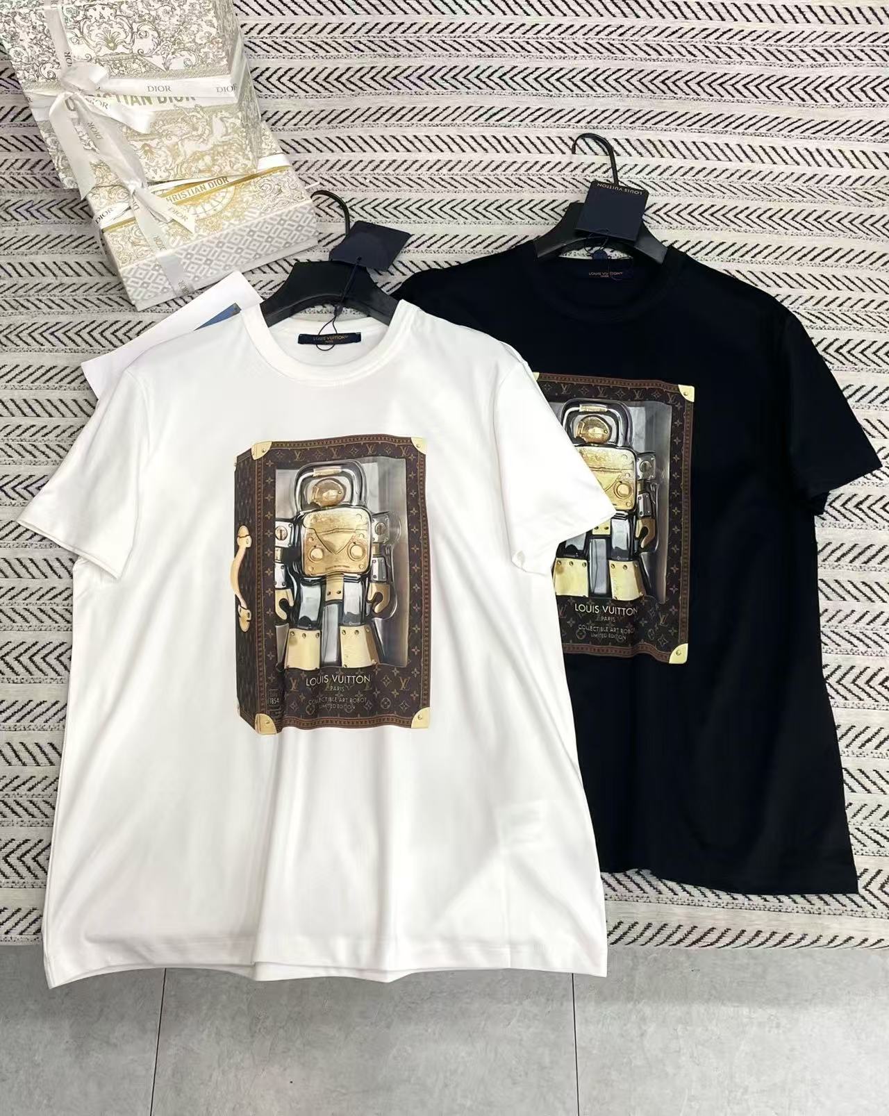 LVメカニカルプリントの漫画Tシャツ【50％割引+送料無料】