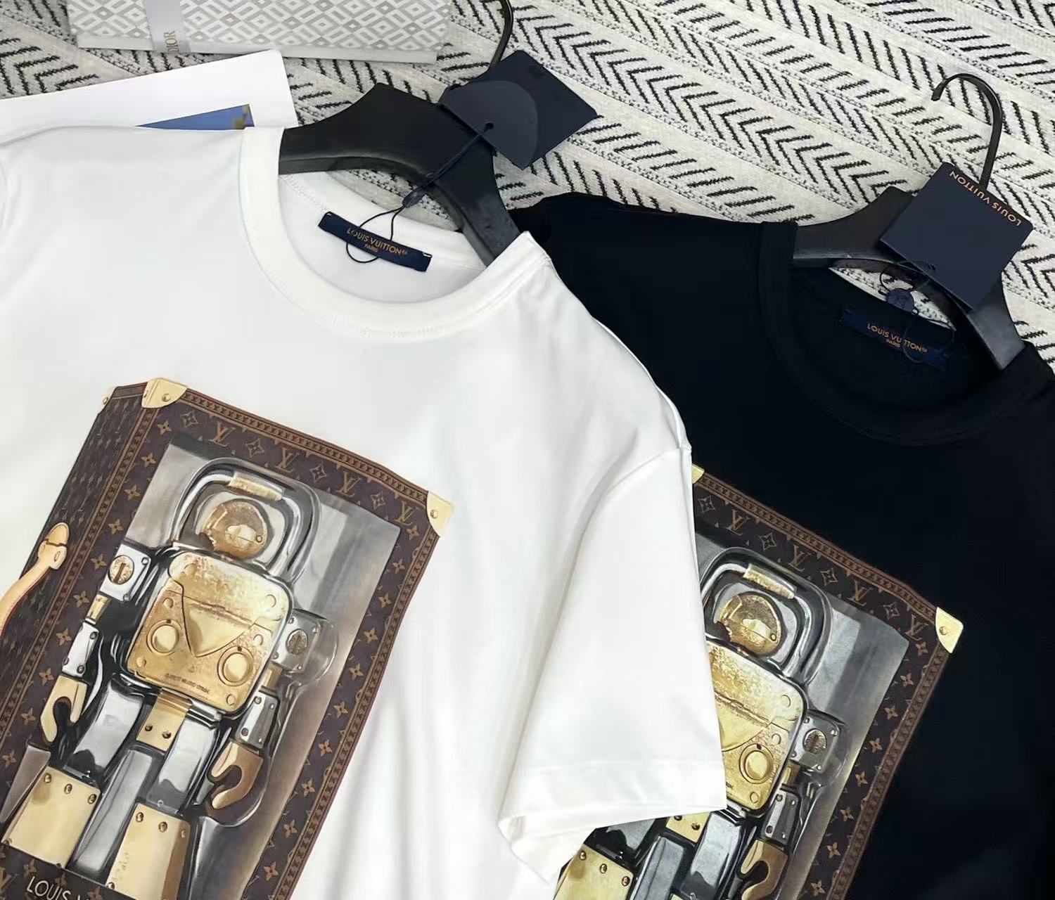 LVメカニカルプリントの漫画Tシャツ【50％割引+送料無料】
