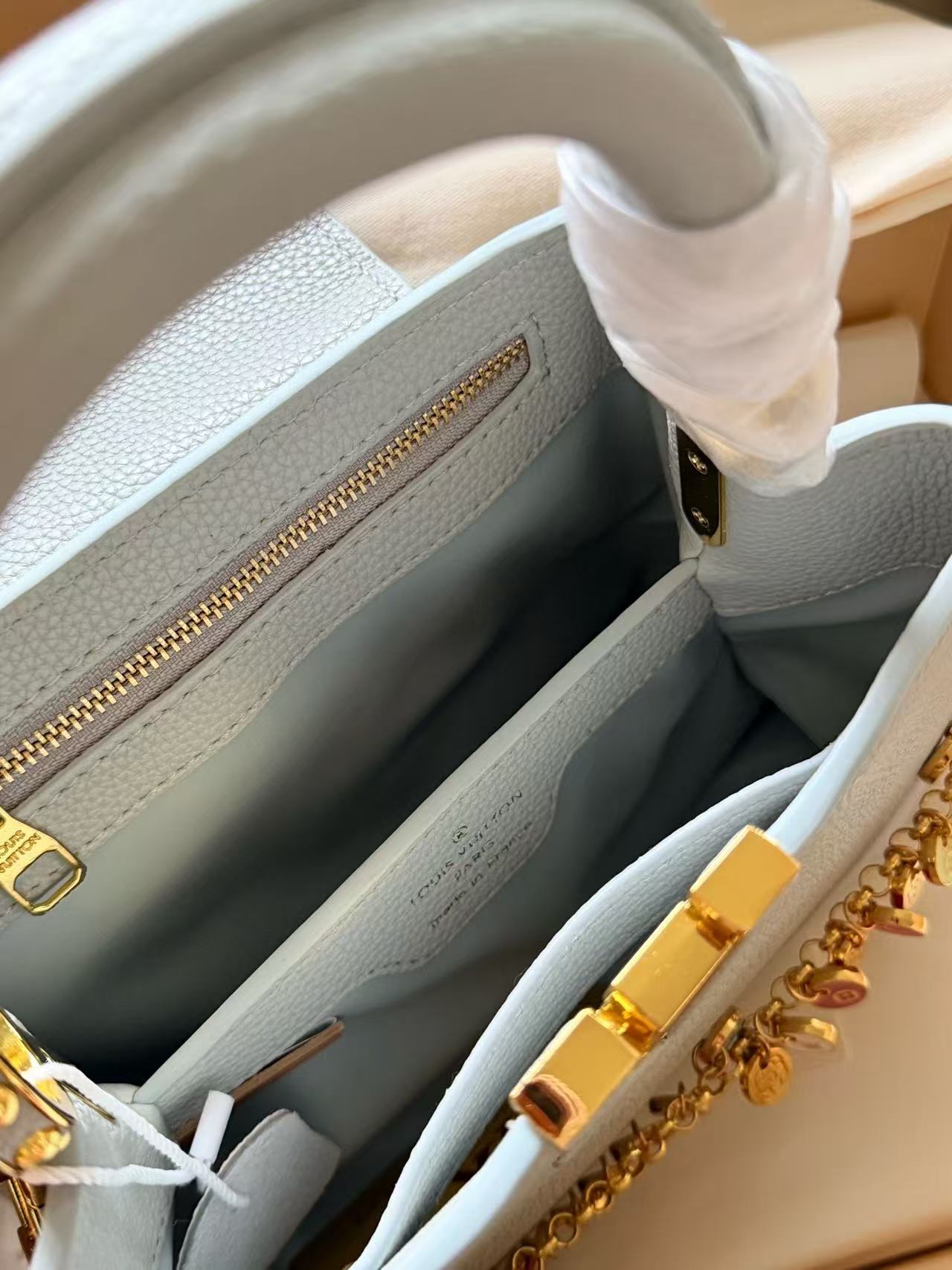 LV Capucinesハンドバッグ【50％割引+送料無料】