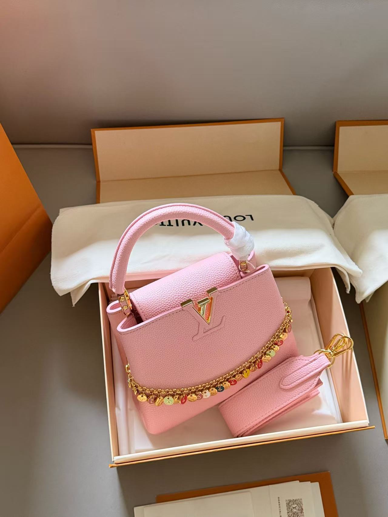 LV Capucinesハンドバッグ【50％割引+送料無料】