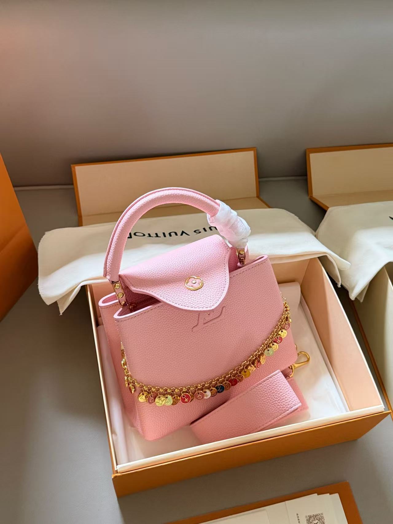 LV Capucinesハンドバッグ【50％割引+送料無料】
