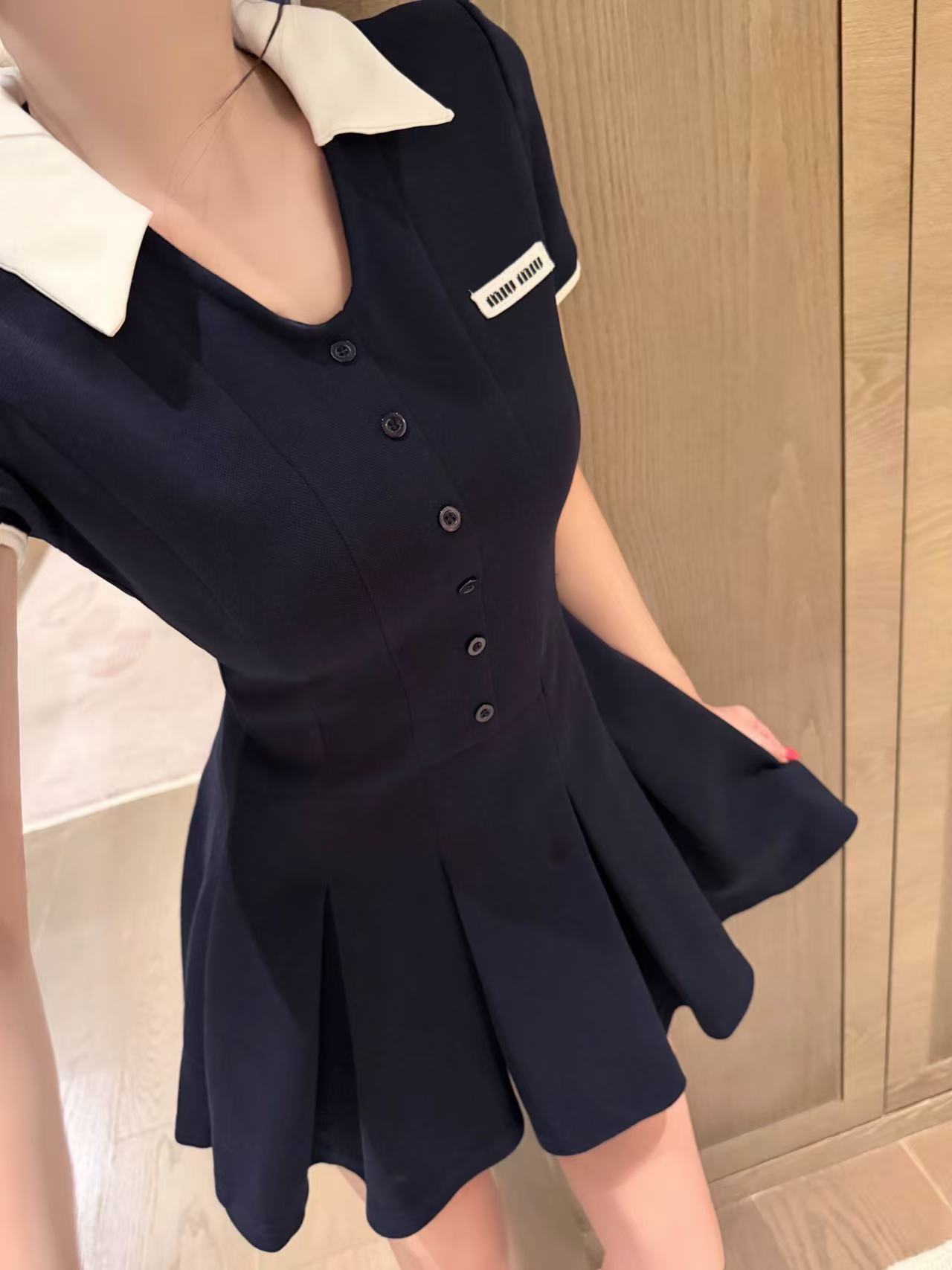 M1UM1U シンプルなVネックドレス【50％割引+送料無料】