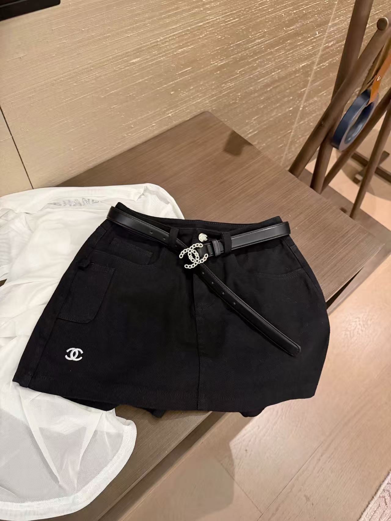 CHANE1のベルト付きデニムスカートと合わせて【50％割引+送料無料】