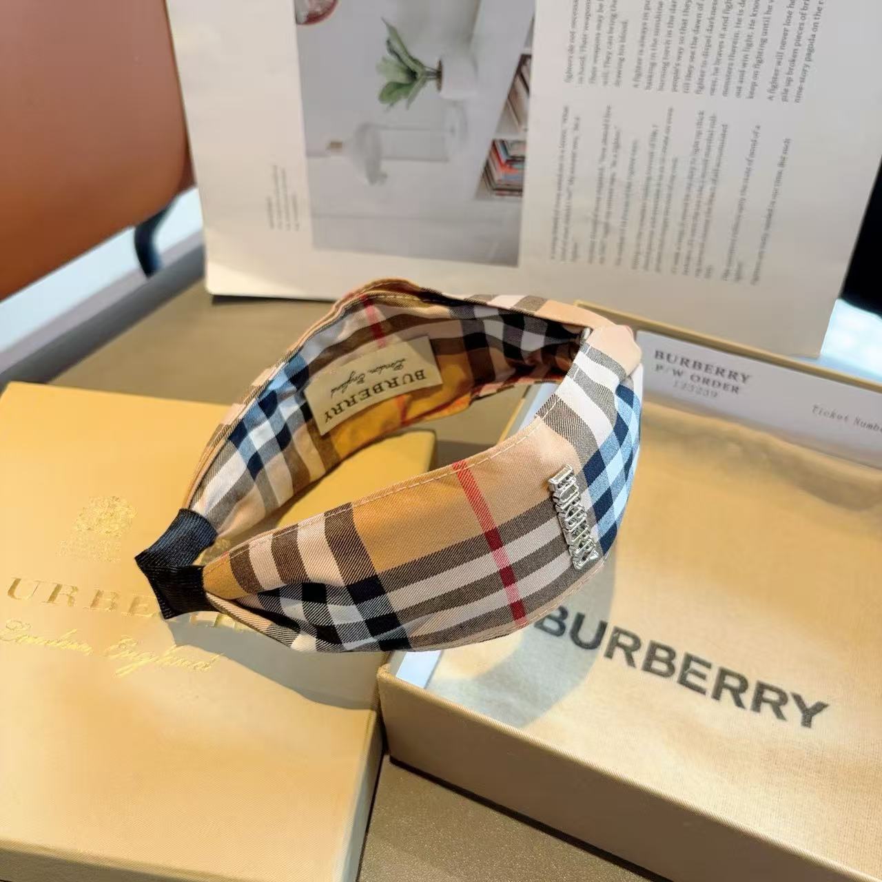 BUR8ERRY チェック柄レターヘッドバンド【50％割引+送料無料】