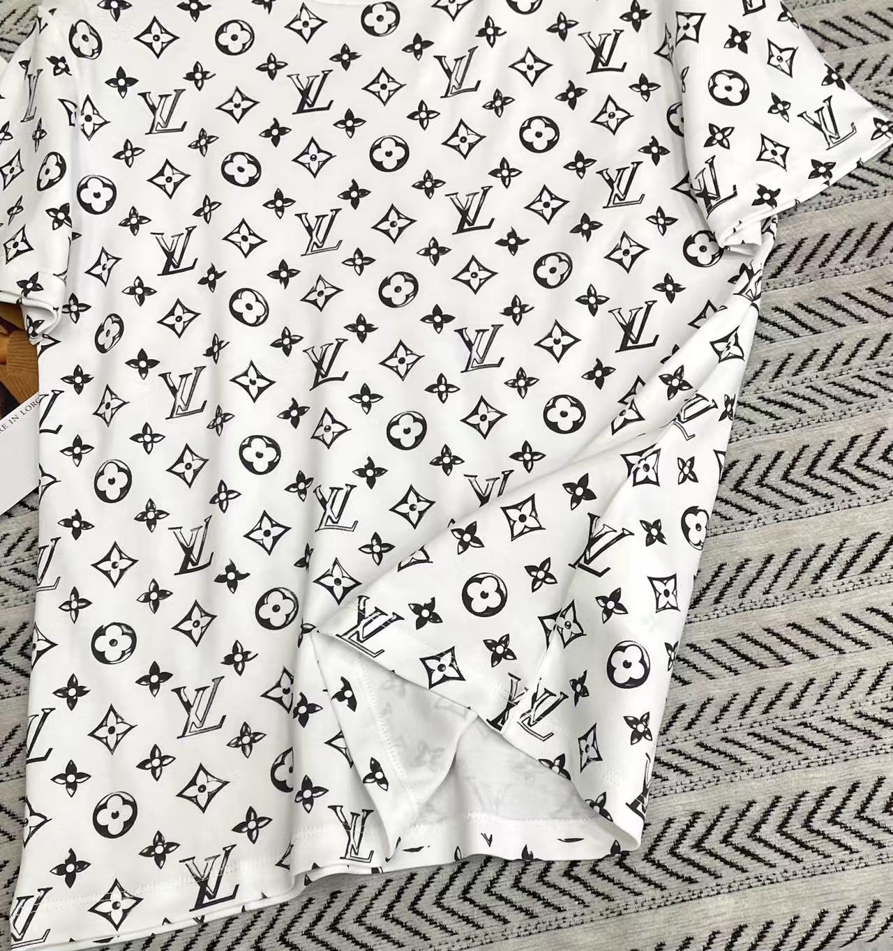 LVプリントTシャツ【50％割引+送料無料】