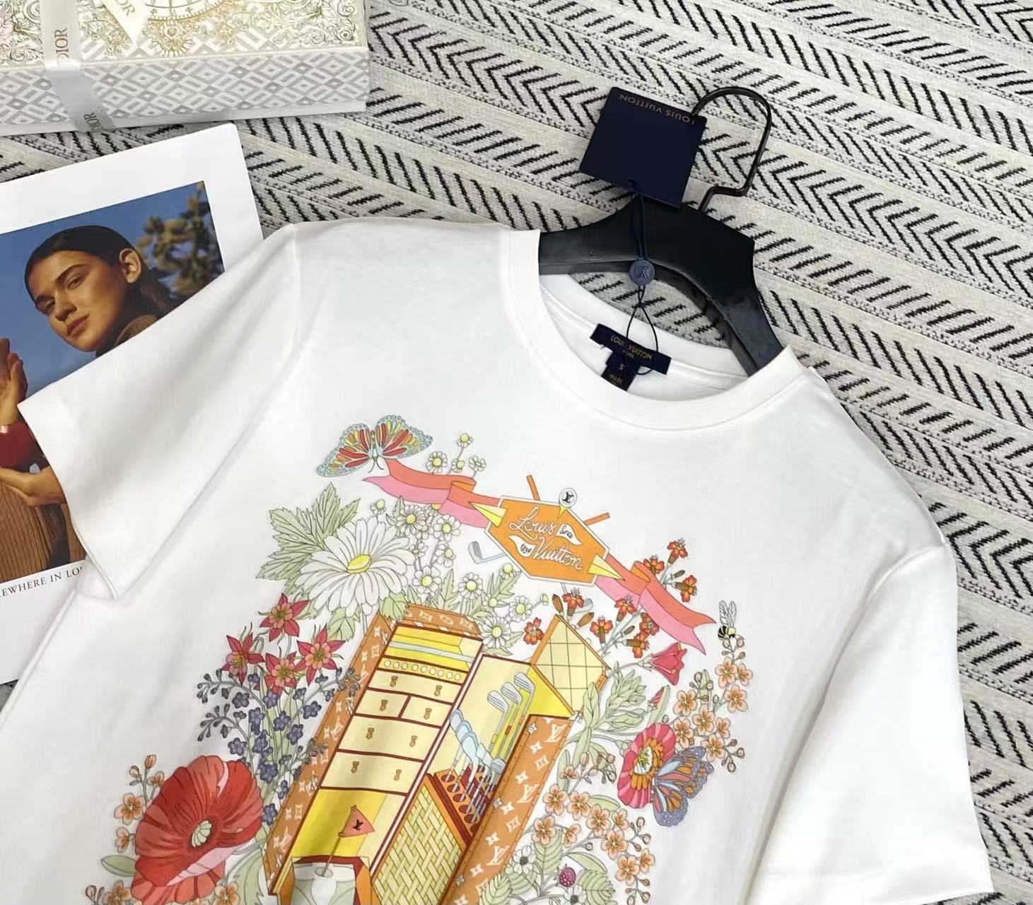 LVプリント文字Tシャツ【50％割引+送料無料】