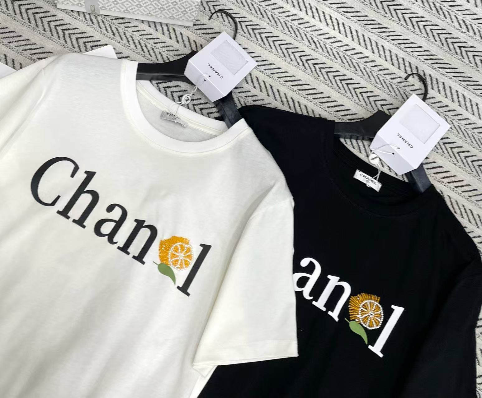 CHANE1 オレンジレターTシャツ【50％割引+送料無料】