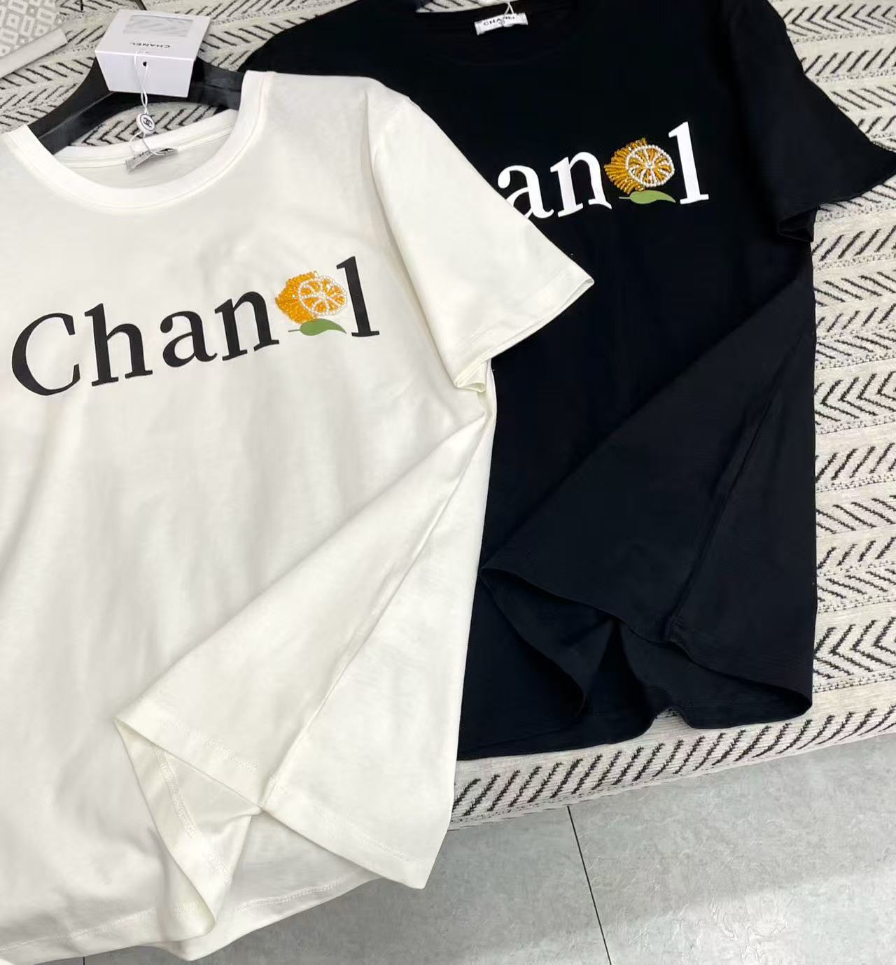 CHANE1 オレンジレターTシャツ【50％割引+送料無料】