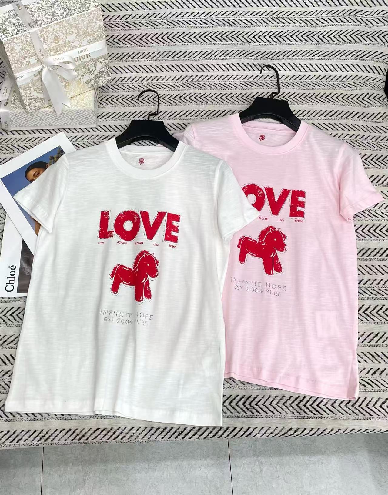 L0WEW ラインストーンレターTシャツ【50％割引+送料無料】