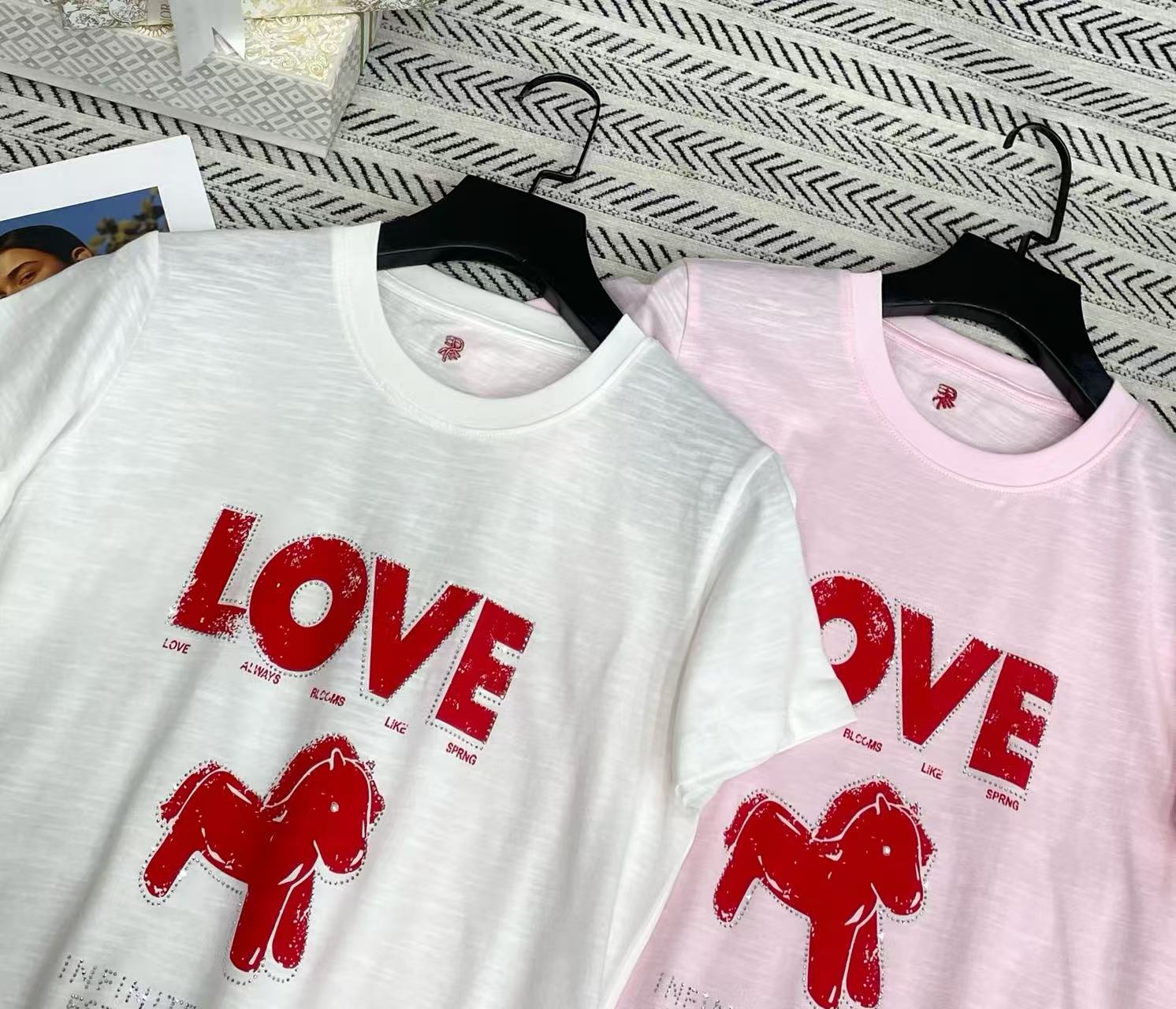 L0WEW ラインストーンレターTシャツ【50％割引+送料無料】
