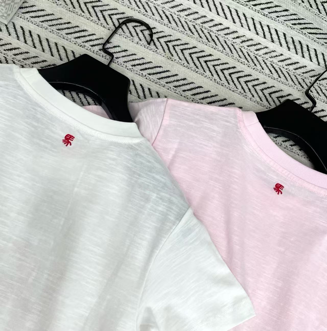L0WEW ラインストーンレターTシャツ【50％割引+送料無料】