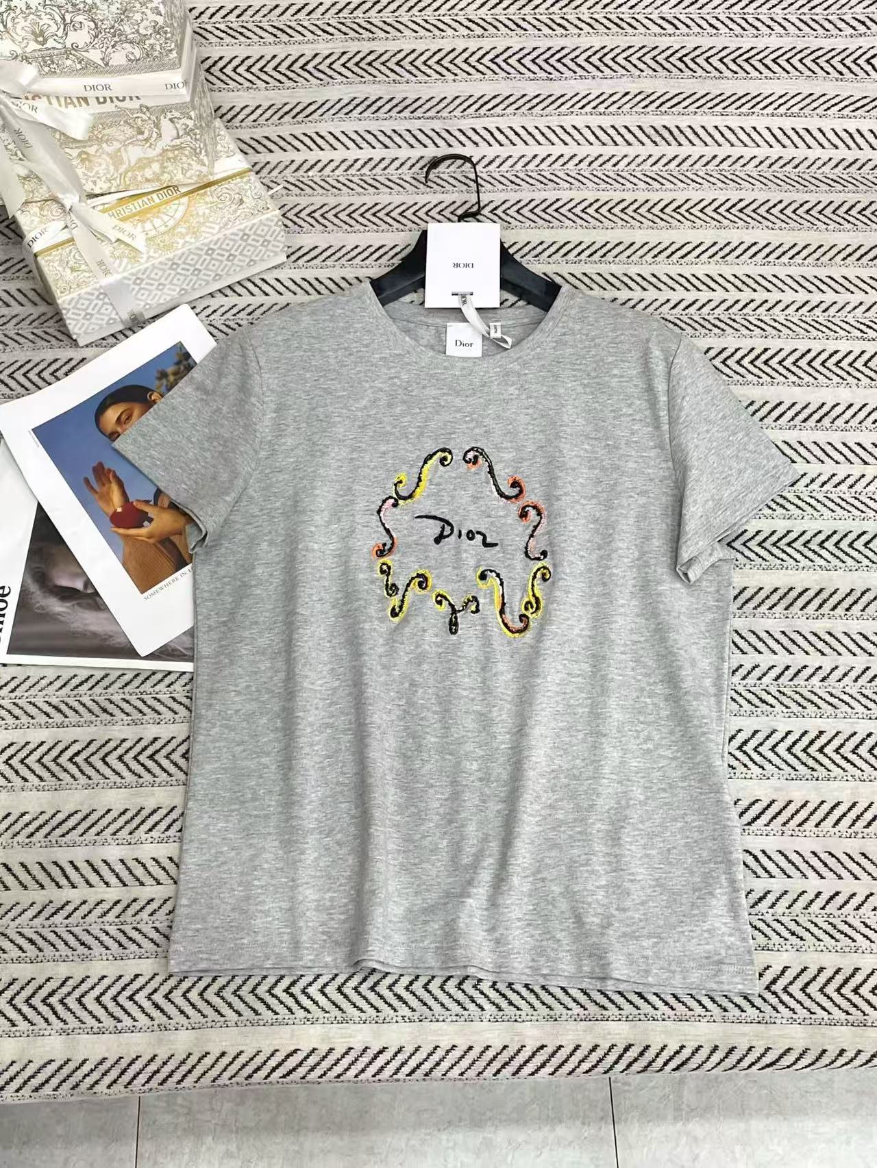 DI0Rビーズ刺繍文字Tシャツ【50％割引+送料無料】