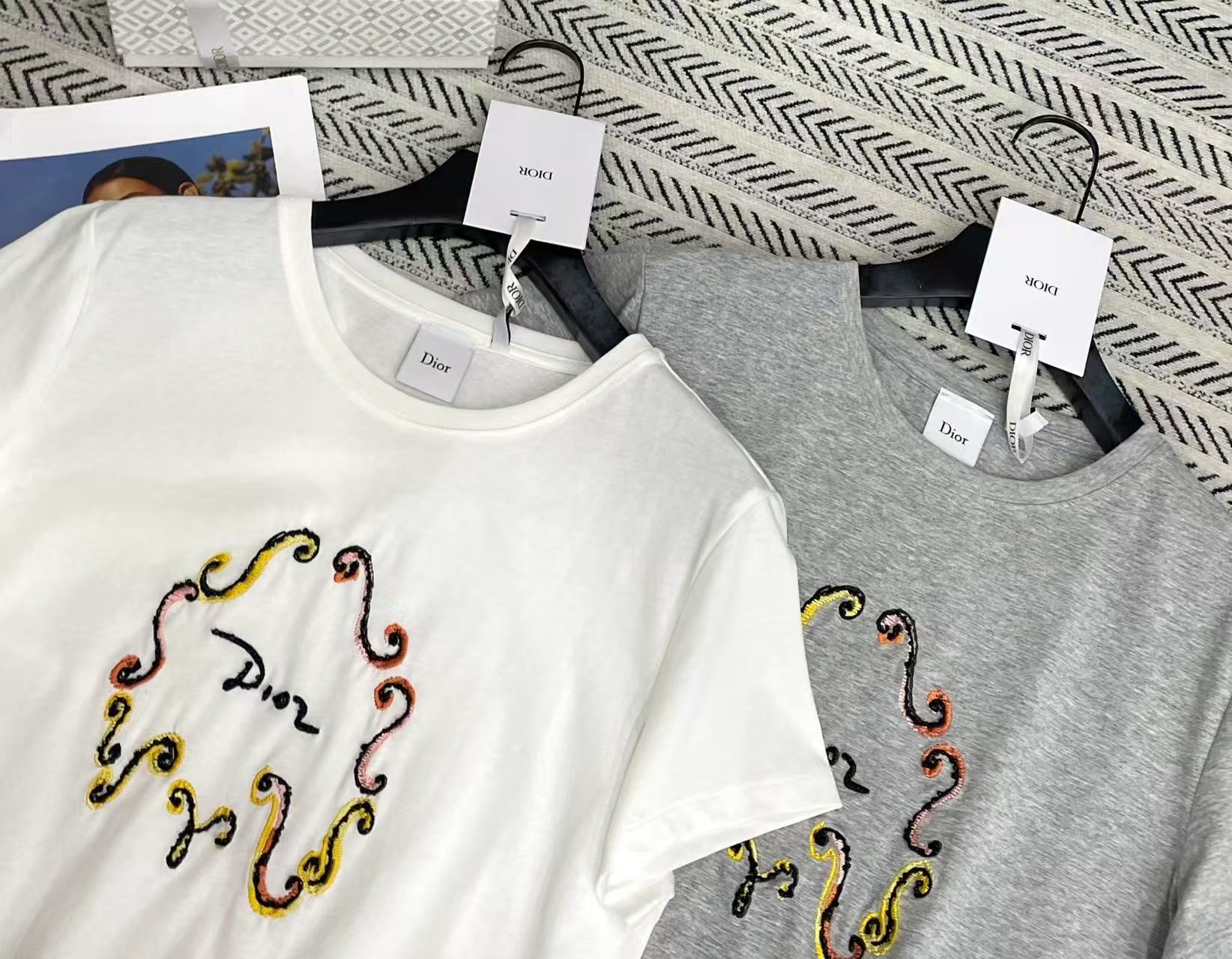 DI0Rビーズ刺繍文字Tシャツ【50％割引+送料無料】